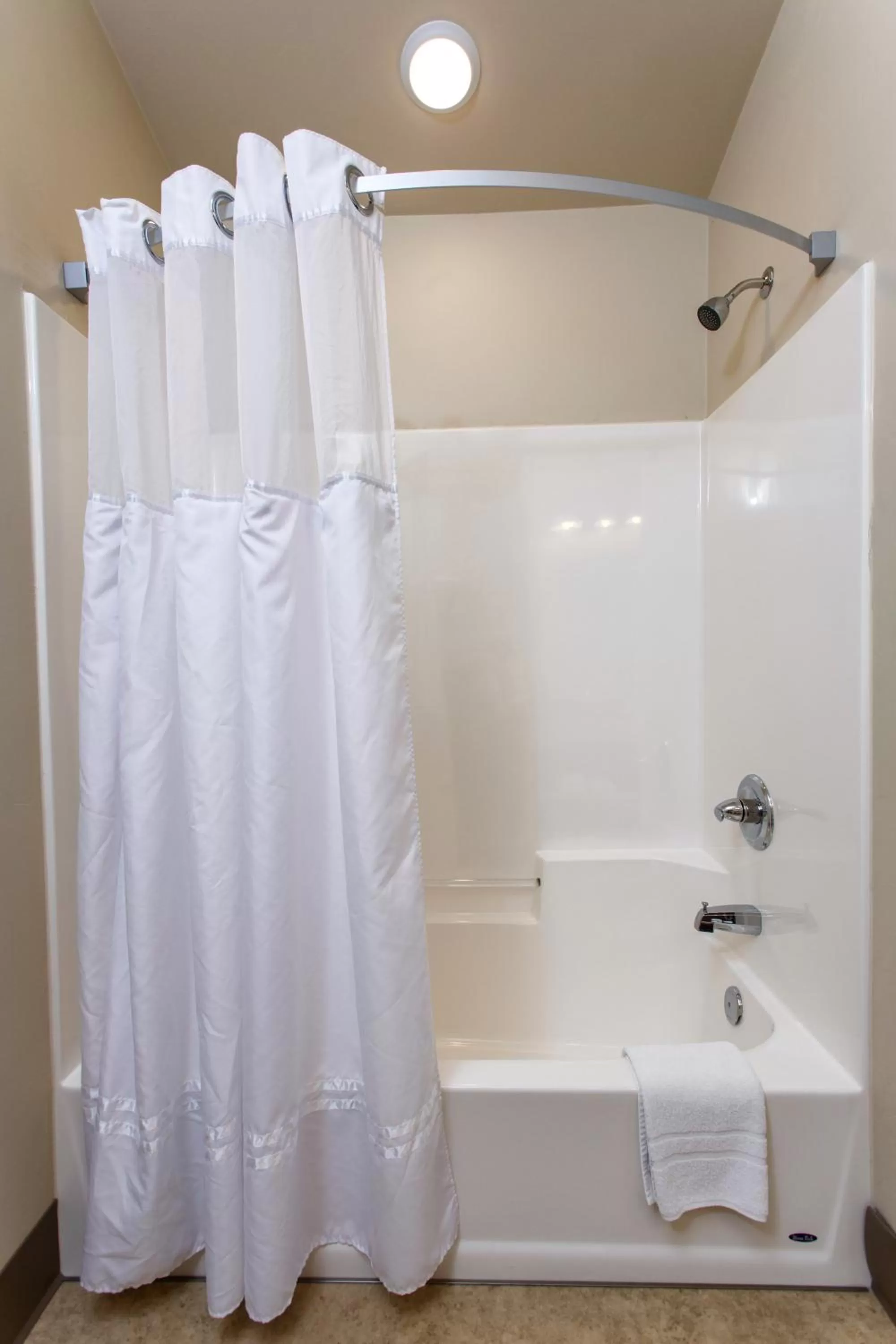 Shower, Bathroom in Julie's Park Cafe & Motel