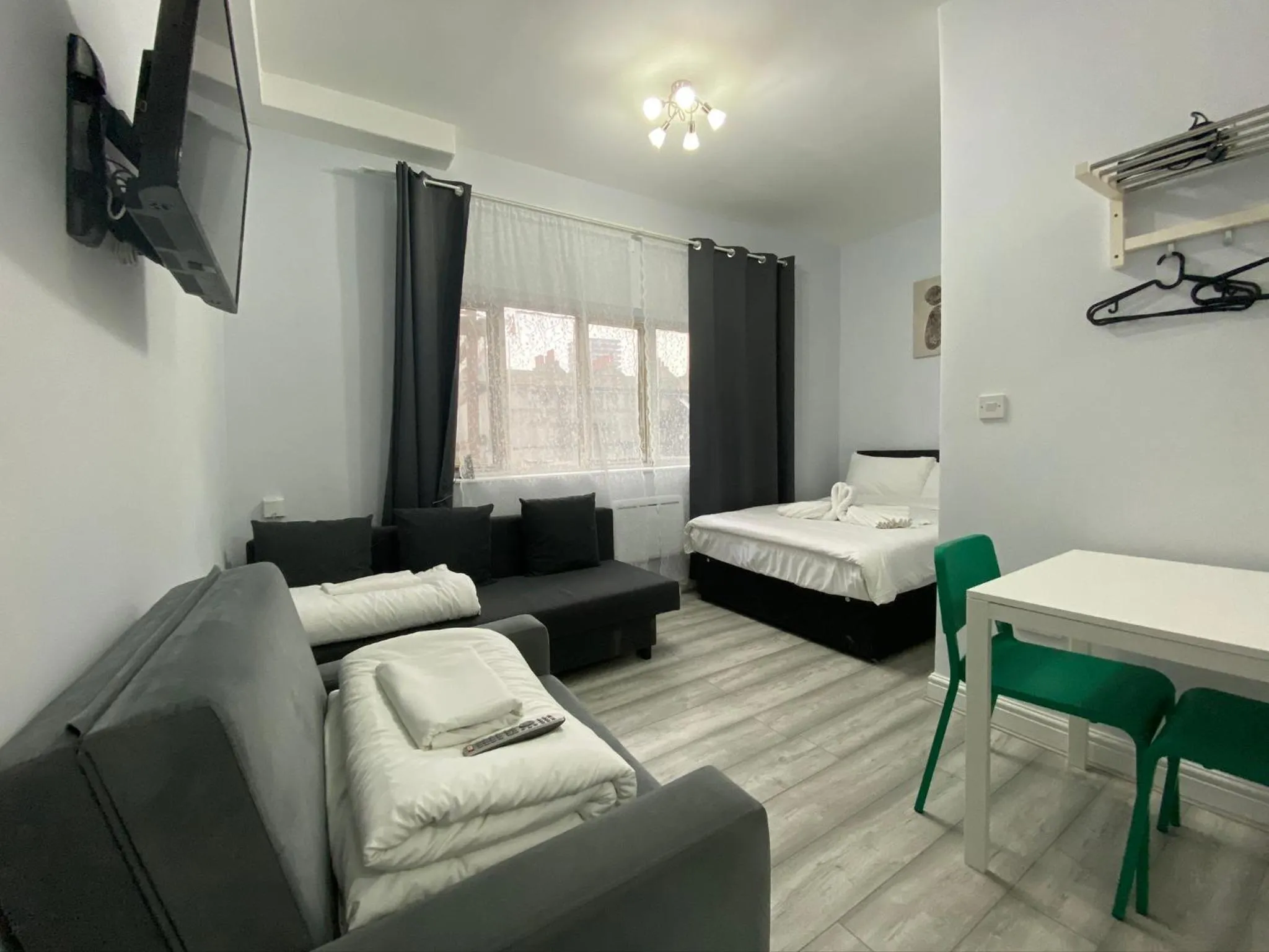 Other, Bed in Comfortable - Cosy - Budget Studios in City Center