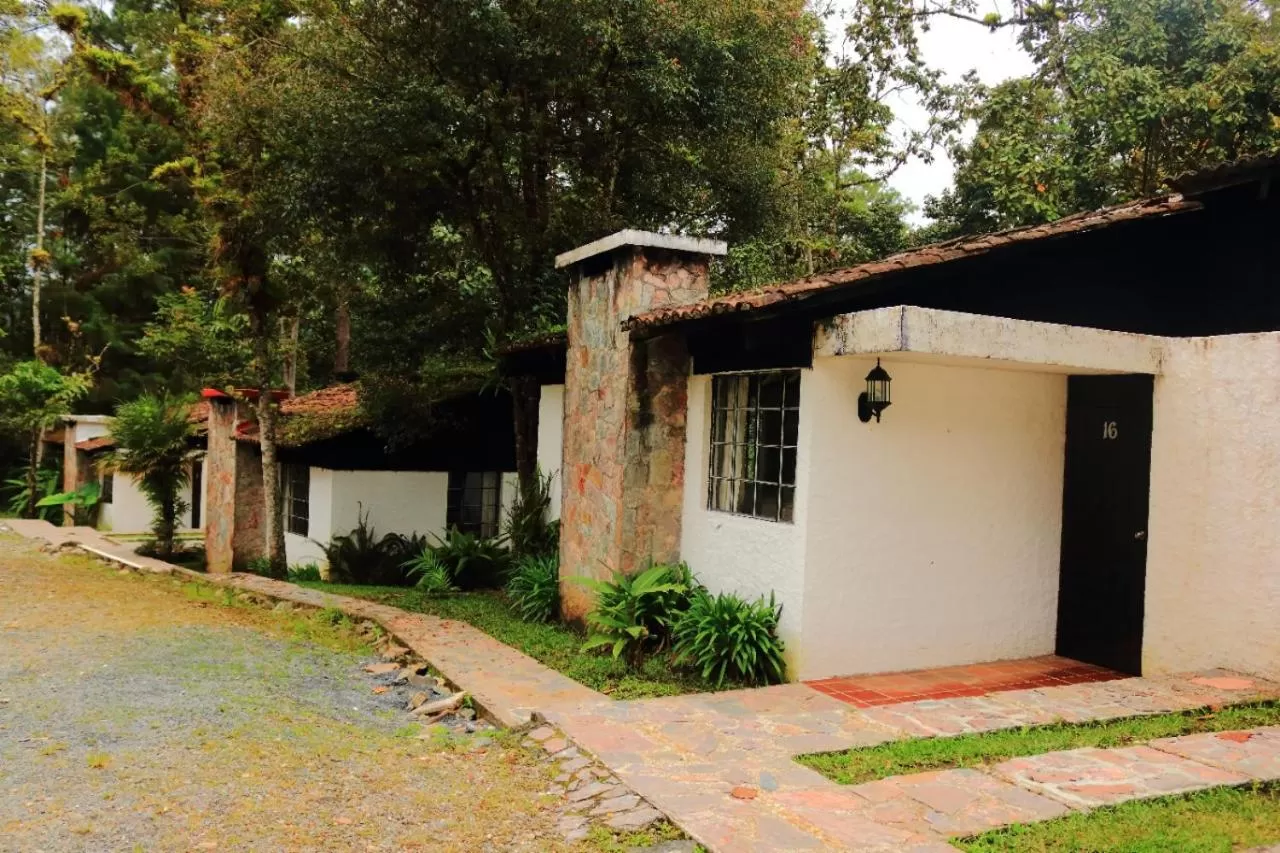 Property Building in Posada Montaña del Quetzal