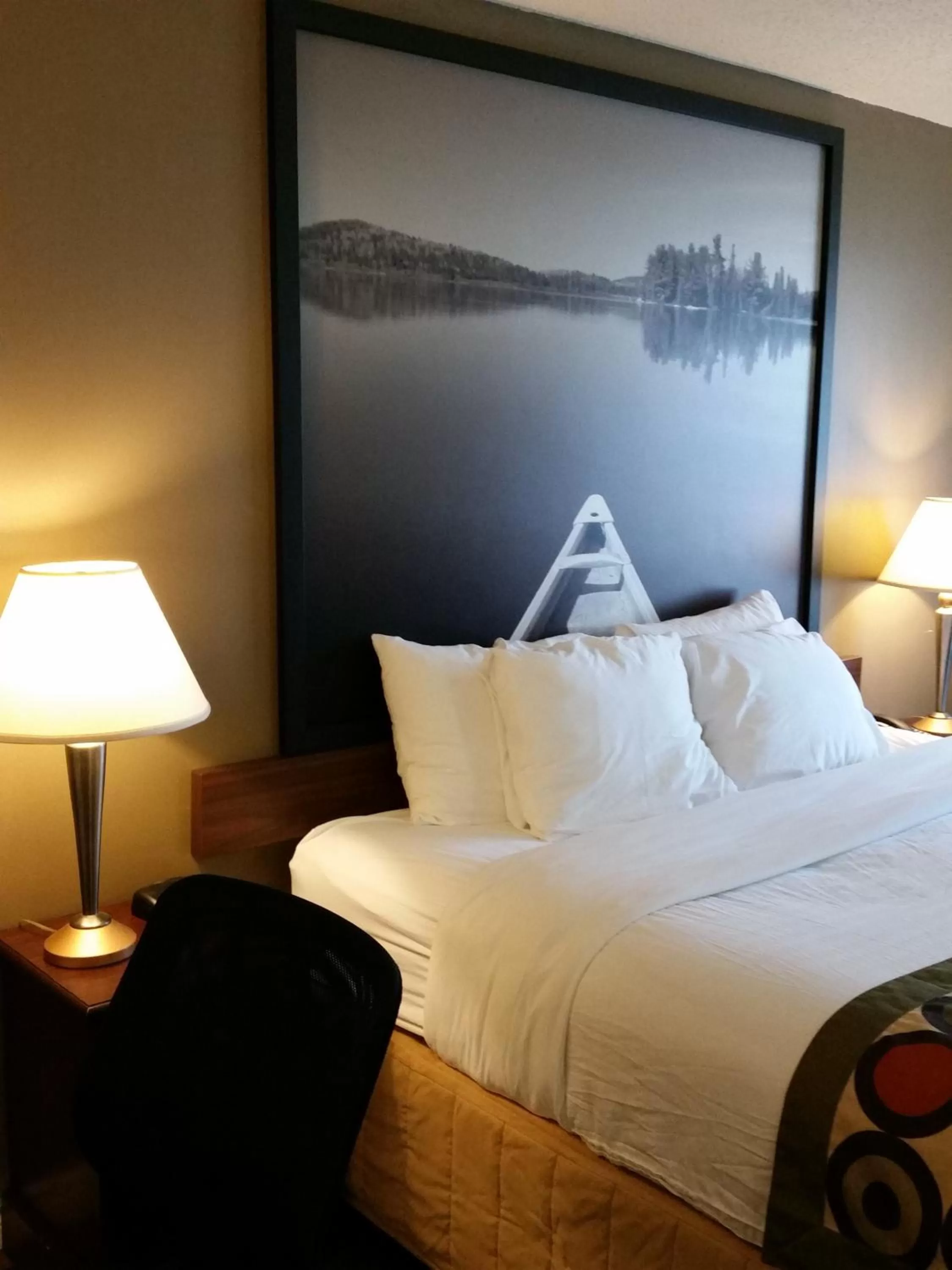 Bedroom, Bed in Super 8 by Wyndham Brockville