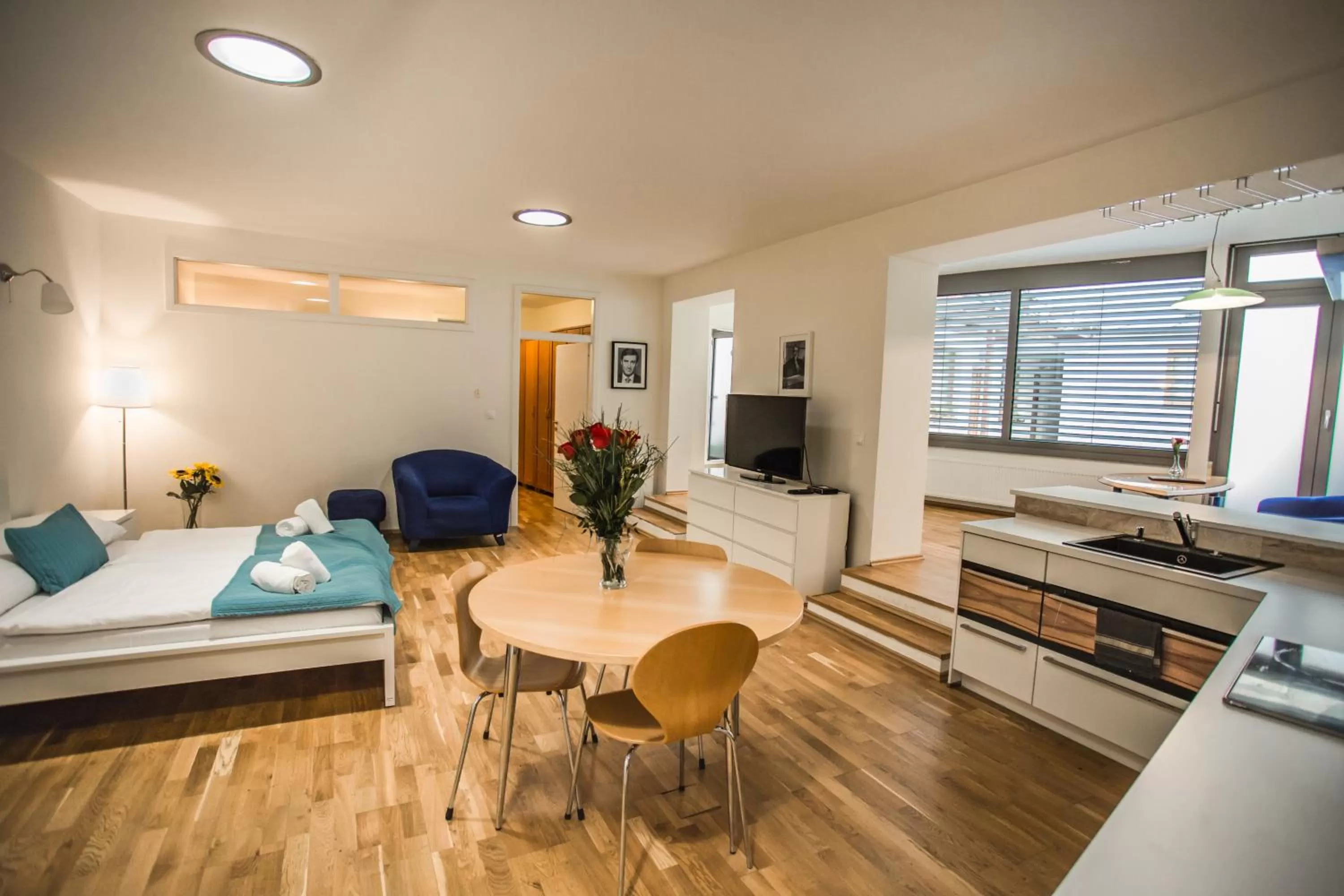 Kitchen or kitchenette, Seating Area in Film Hotel