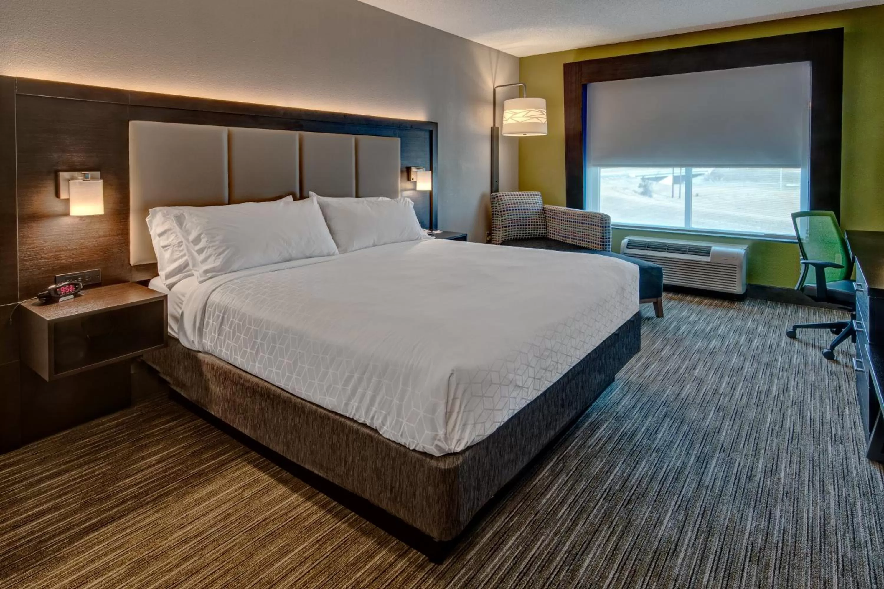 Photo of the whole room, Bed in Holiday Inn Express Hotel & Suites Jackson Northeast by IHG