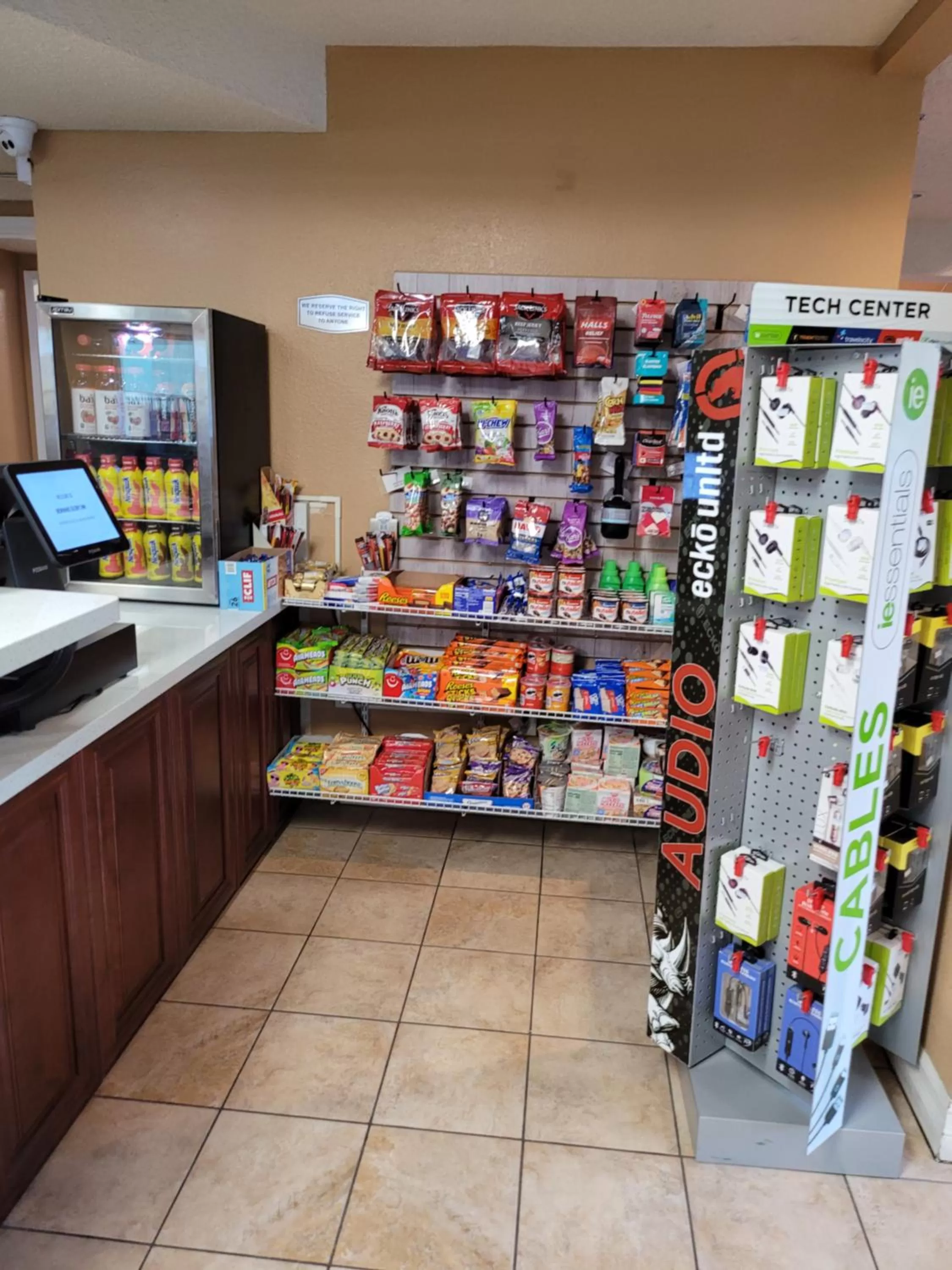 Supermarket/grocery shop in MorningGlory Inn & Suites