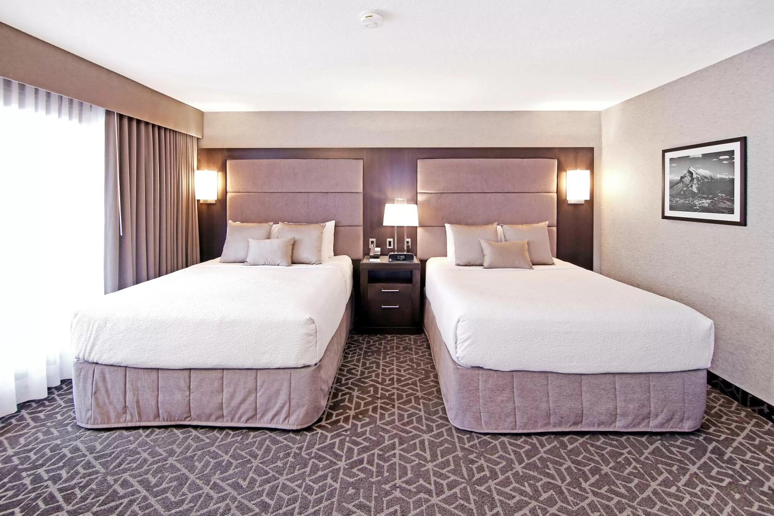 Bedroom, Bed in Best Western Plus Banff International Lodge