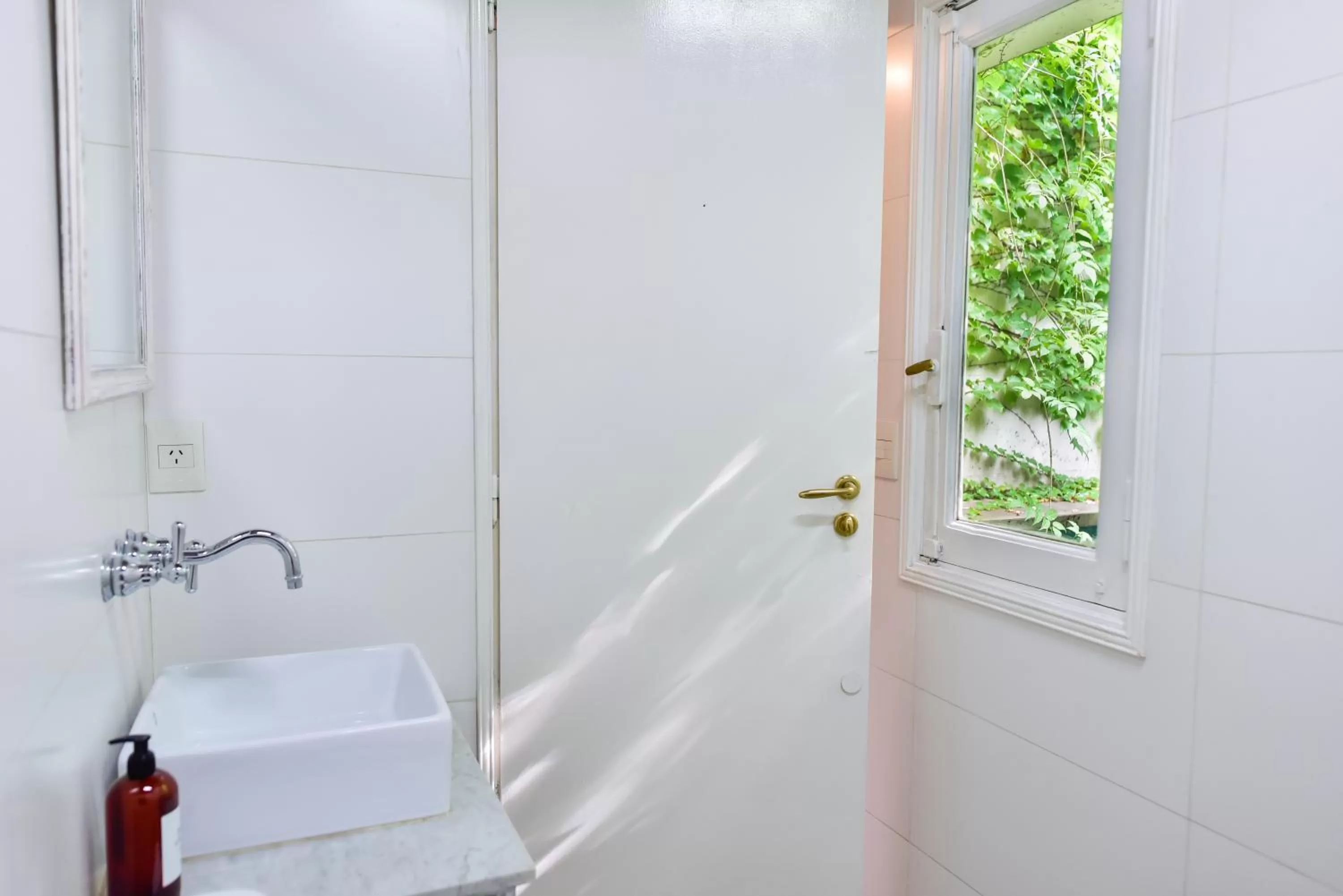 Bathroom in Casa Caravan - Plant Based Concept House