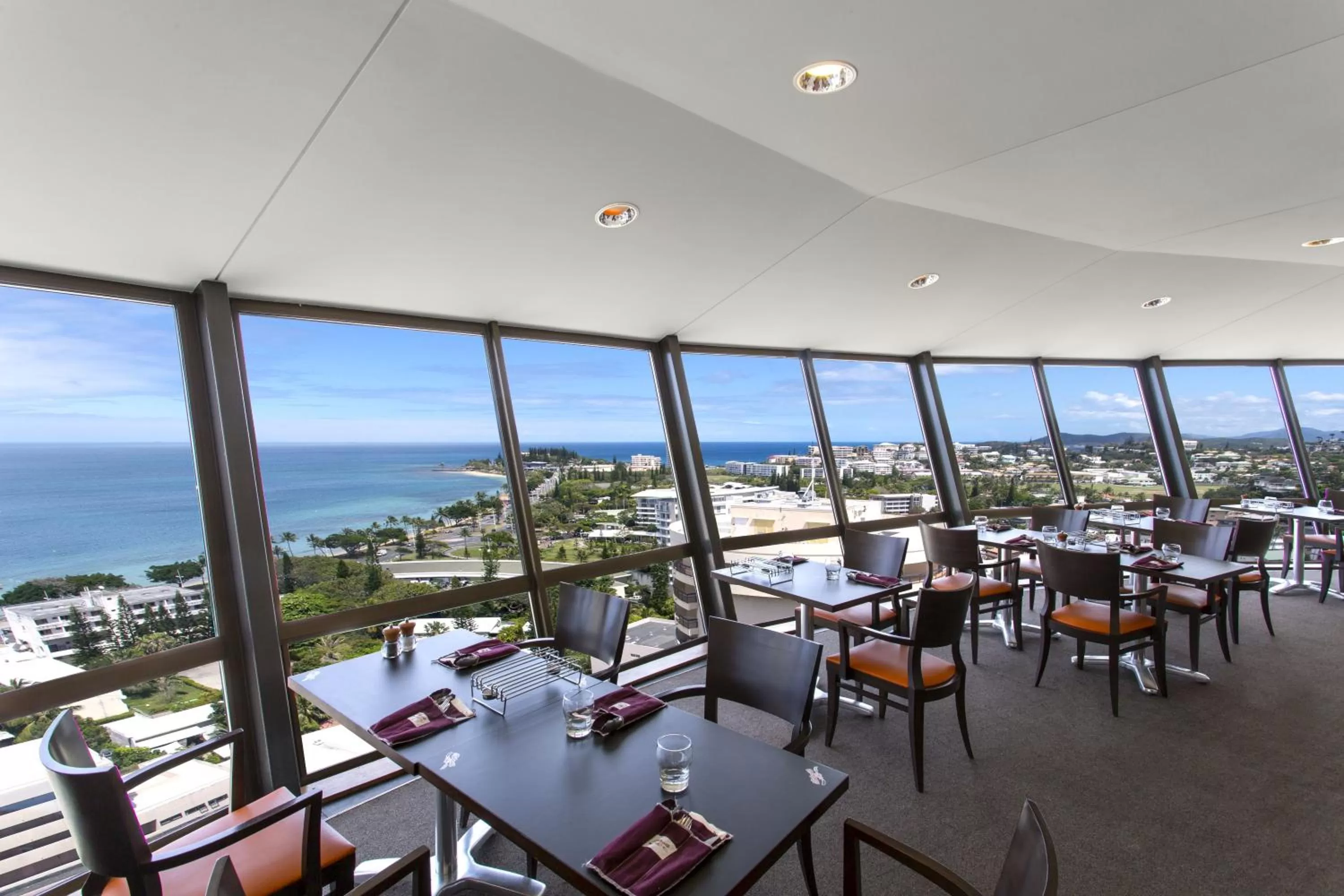 Restaurant/places to eat in Ramada Hotel & Suites by Wyndham Noumea