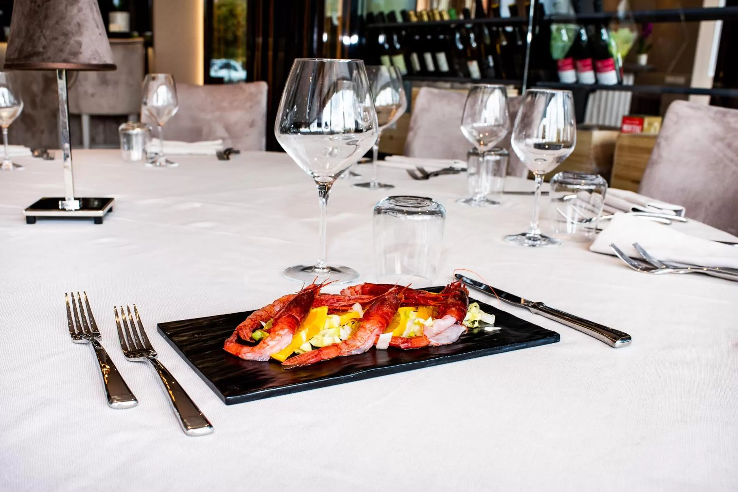 Restaurant/places to eat in M2 Hotel