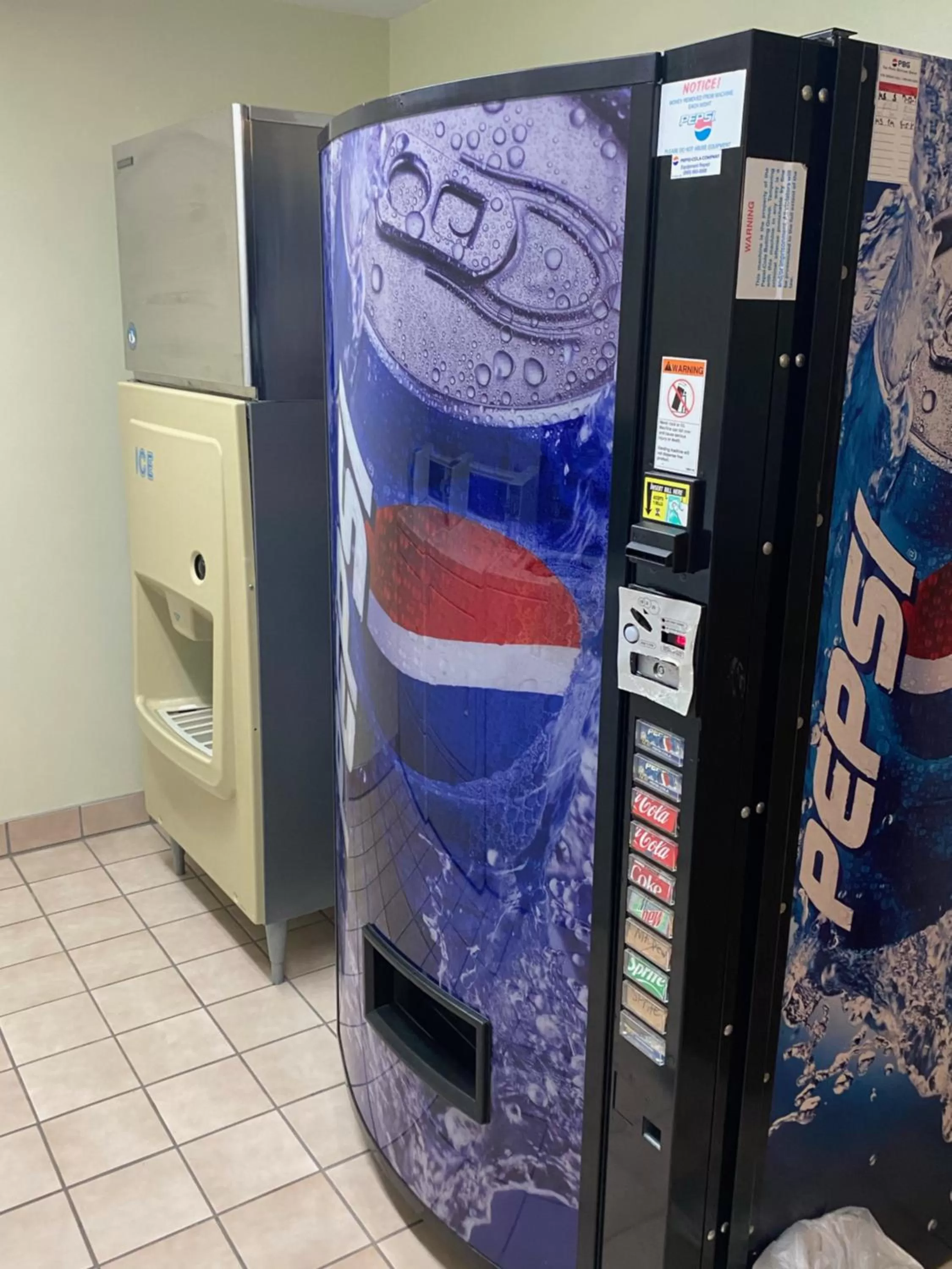 Food and drinks in Hometown Inn Indian River