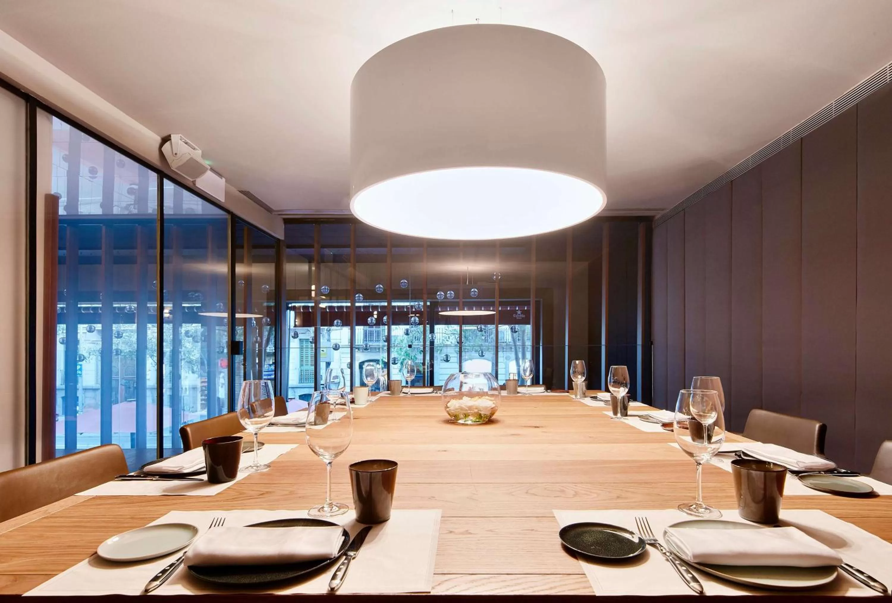 Restaurant/places to eat in Alexandra Barcelona Hotel, Curio Collection by Hilton
