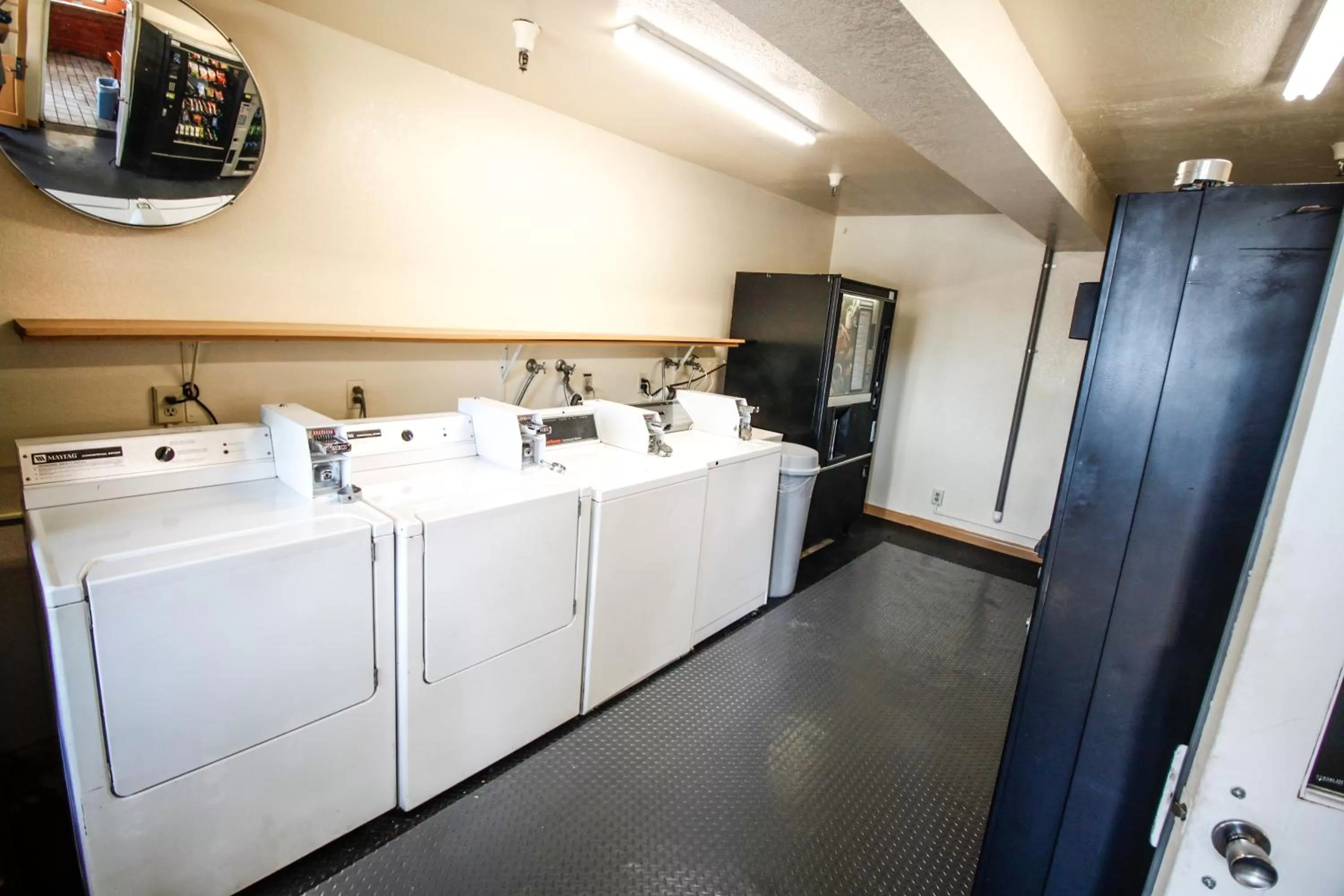 Property building in Heritage Inn La Mesa