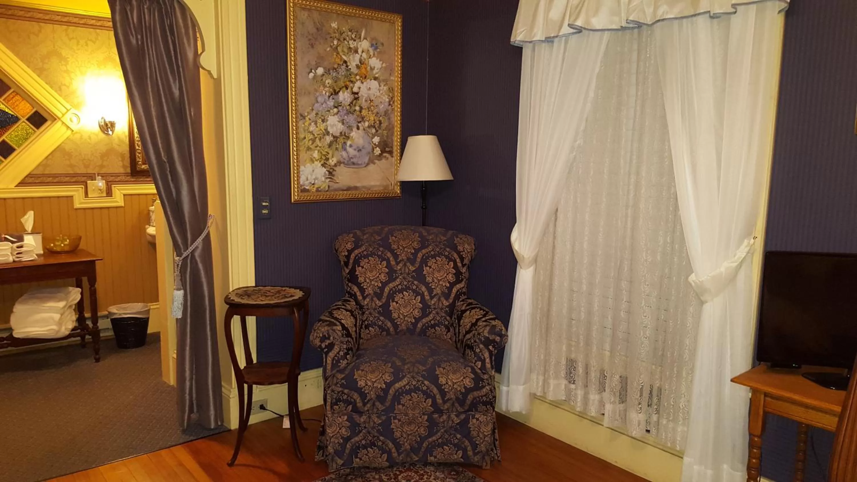 Seating Area in Holidae House Bed & Breakfast