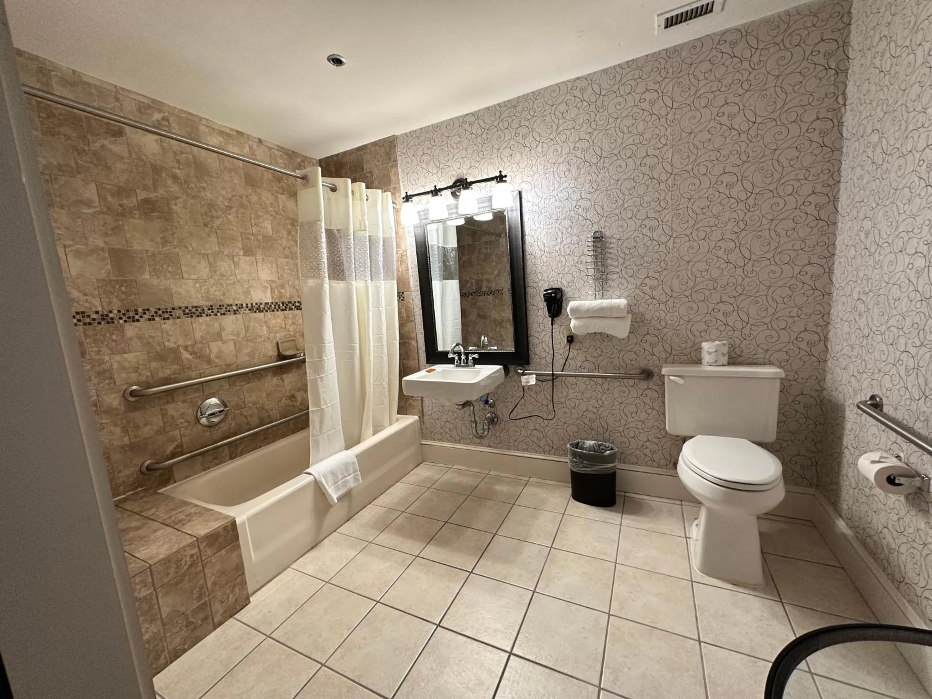 Shower in Colonial Hotel