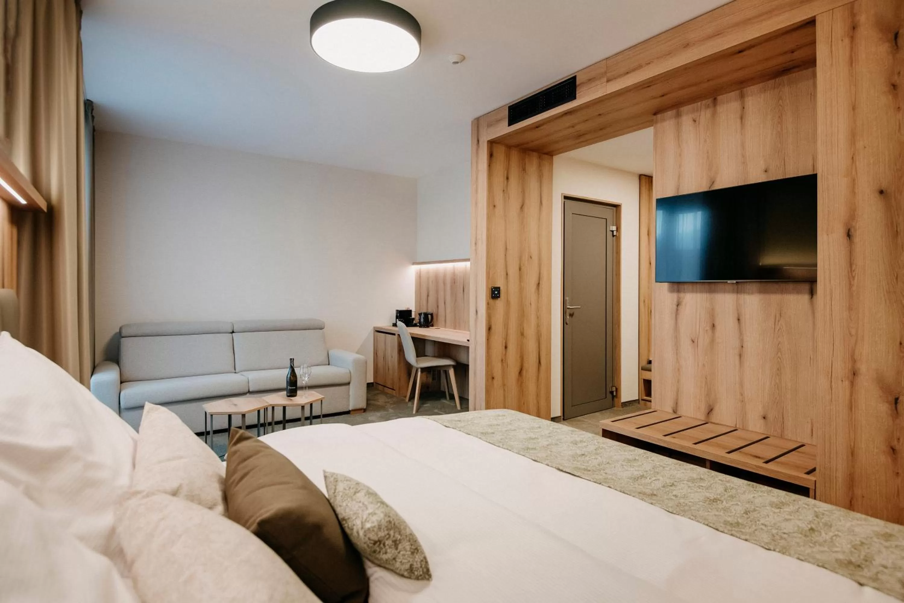 TV and multimedia, Bed in RM Hotel Wellness & Congress