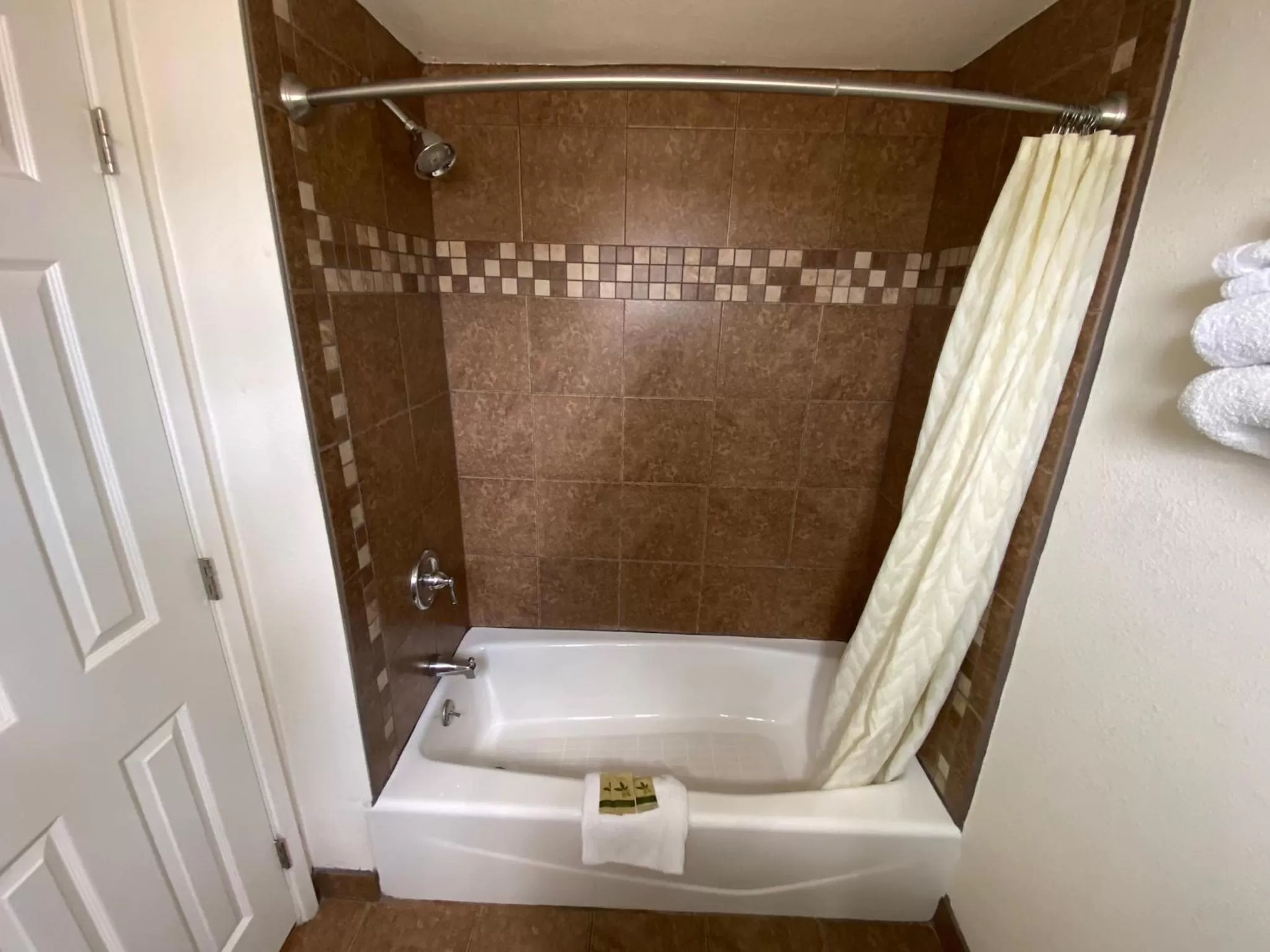 Queen Room with Two Queen Beds in Economy Inn Paso Robles