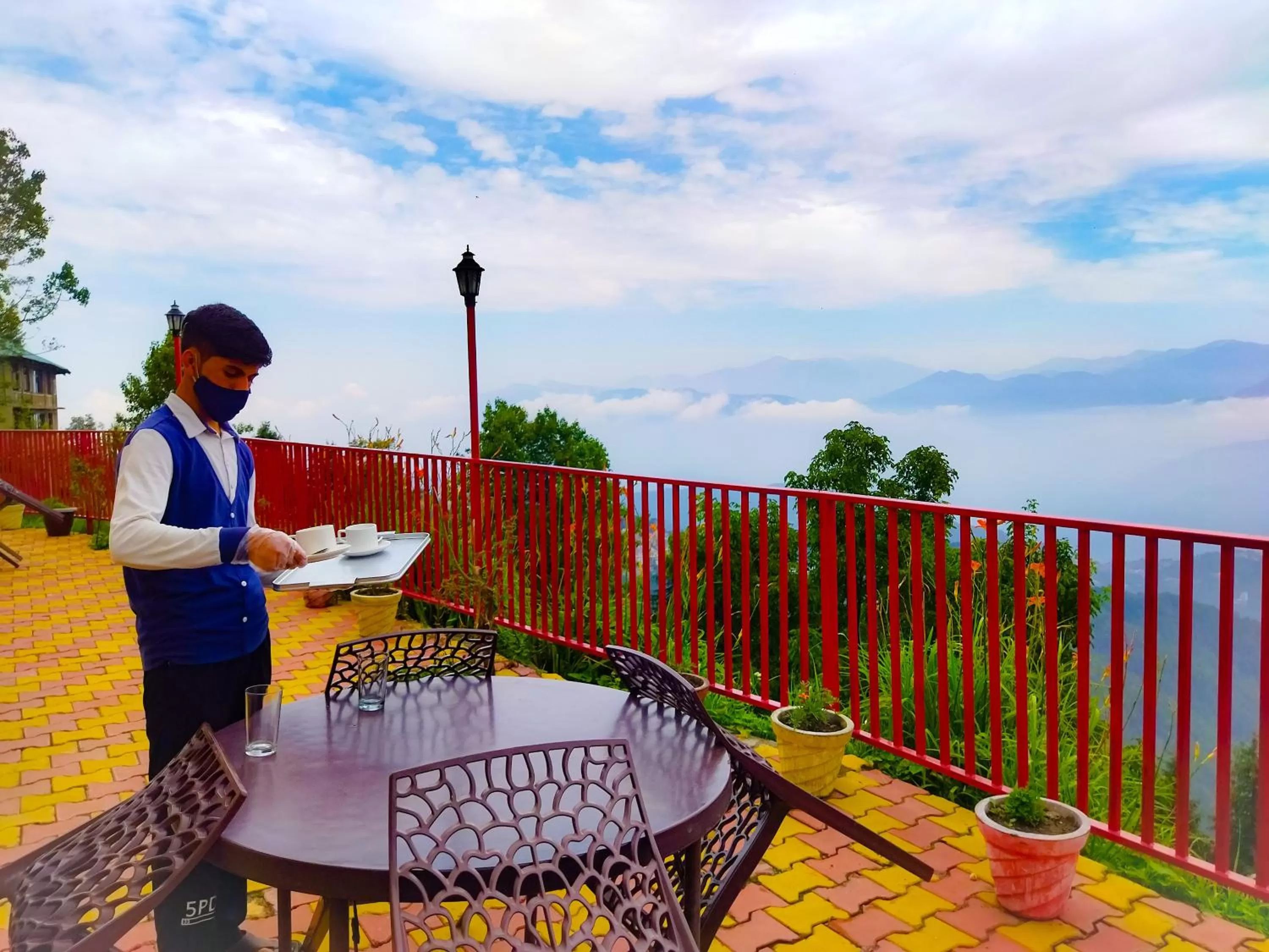 Restaurant/places to eat in Hotel Himdhara, Dalhousie