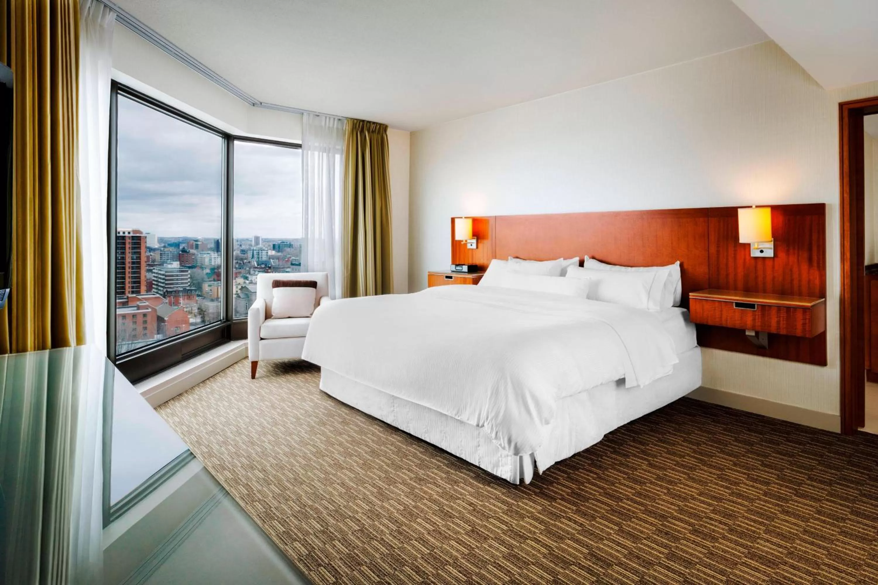 Bedroom, Bed in The Westin Ottawa