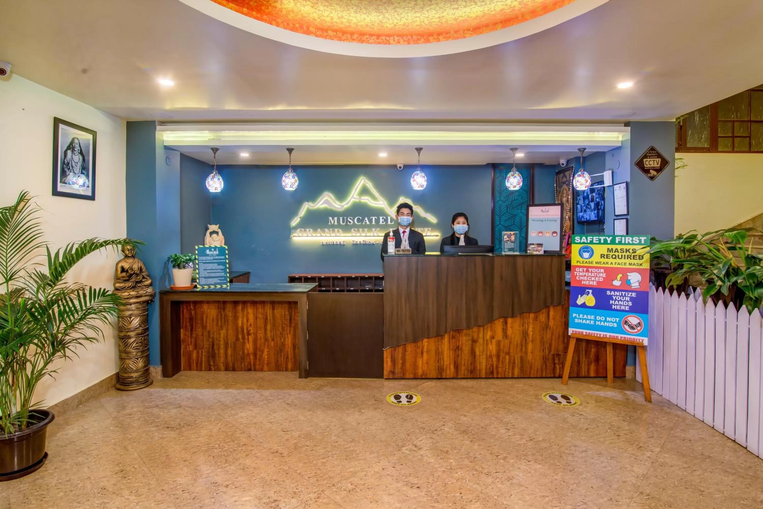 Lobby or reception in Muscatel Grand Silkroute - 300 Mts from MG Marg