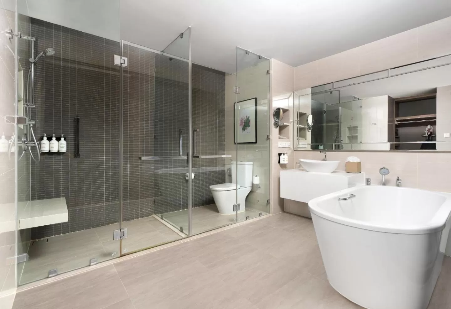 One-Bedroom King Suite with Mountain View in Holiday Inn & Suites Rayong City Centre, an IHG Hotel