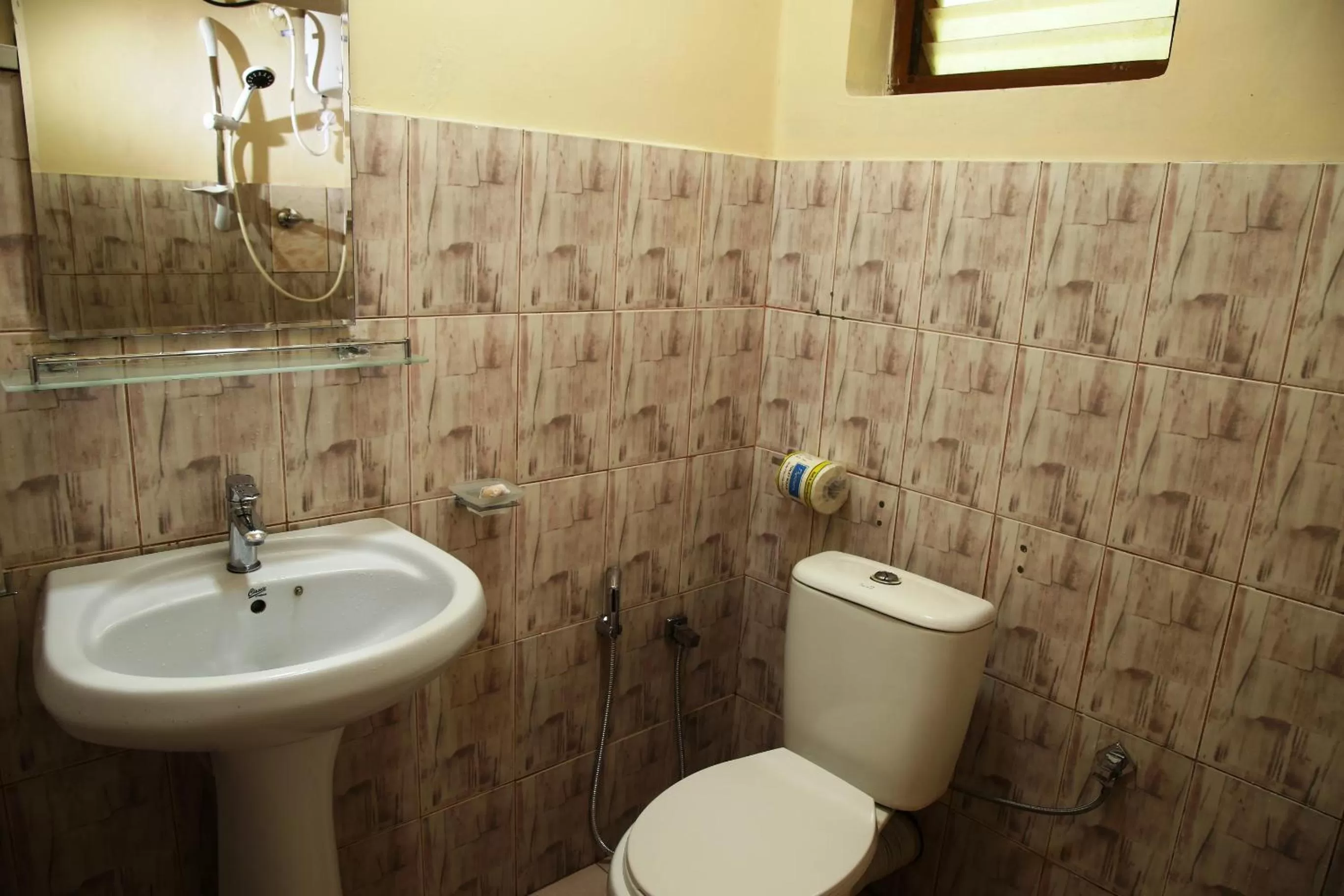 Shower in Honey Tree Polonnaruwa