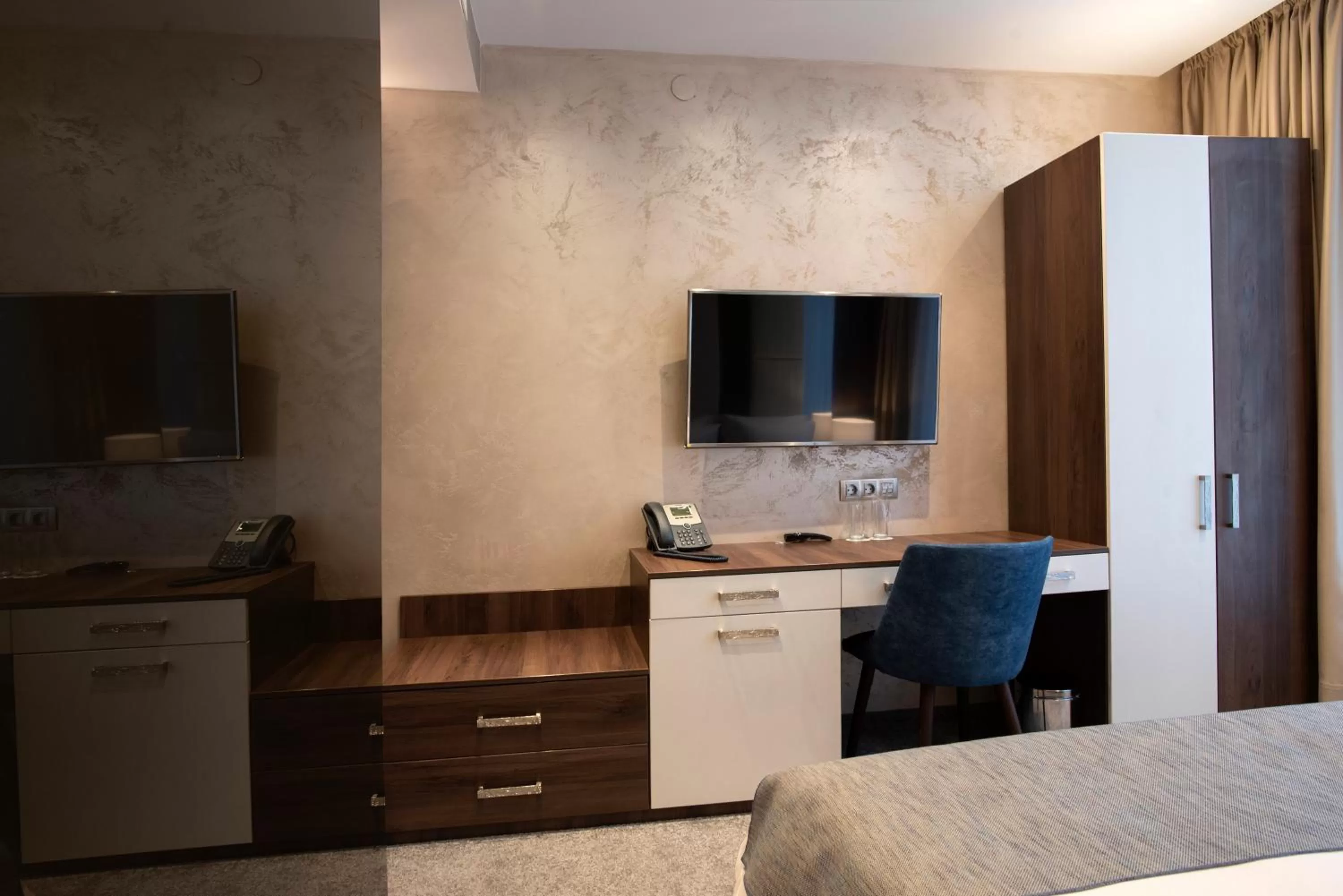 Bed in Family Hotel Business Club