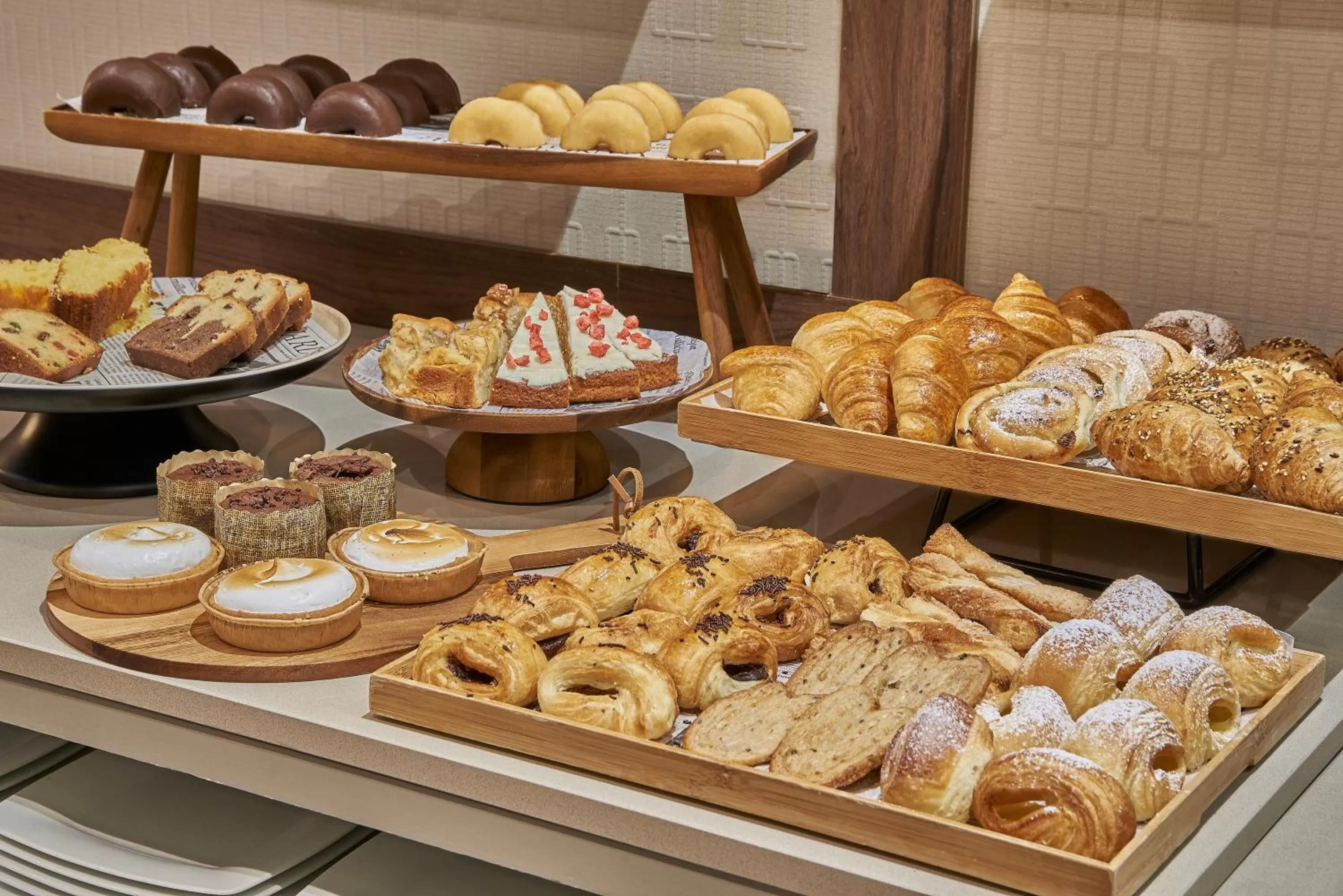 Buffet breakfast in NH Collection León Plaza Mayor