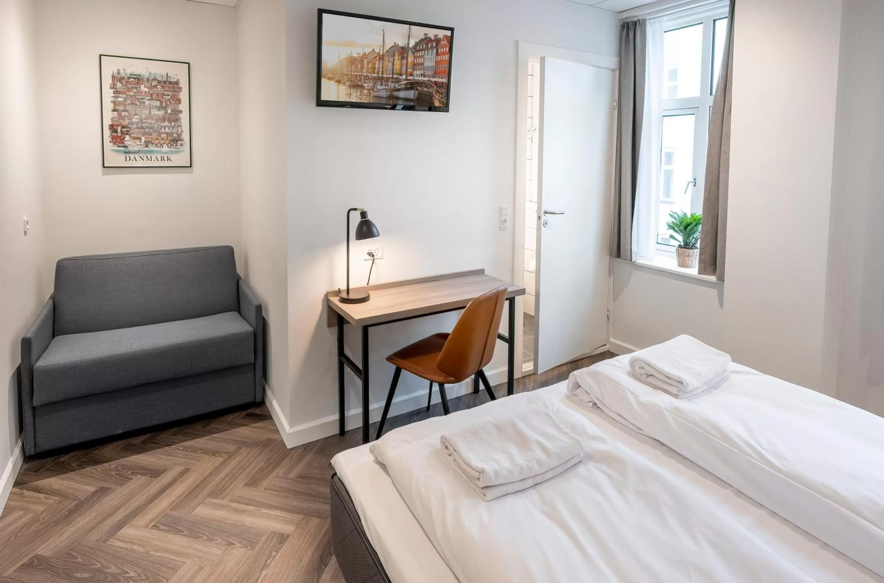 Photo of the whole room, Bed in Go Hotel Saga