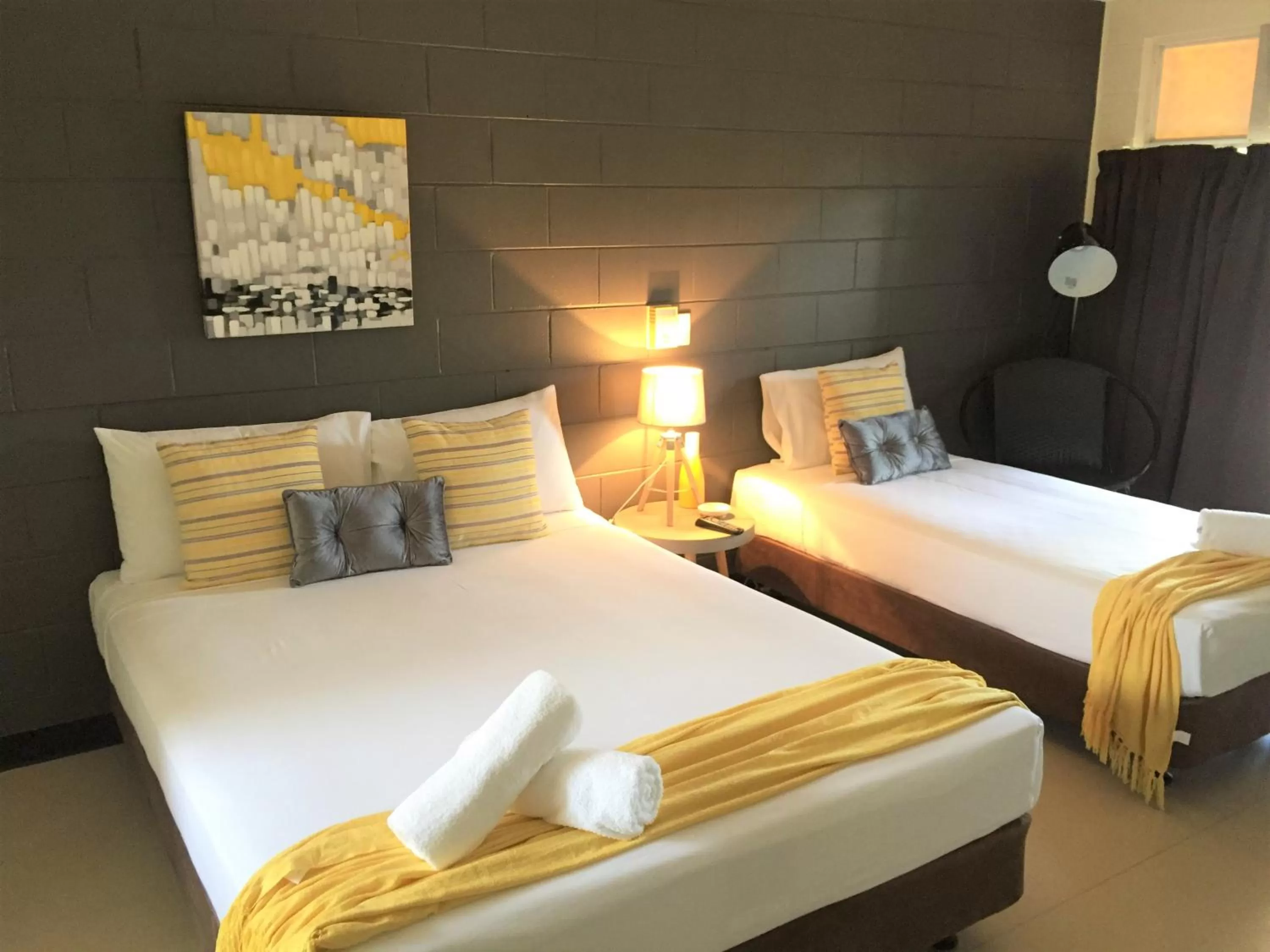 Bedroom, Bed in Cardwell at the Beach