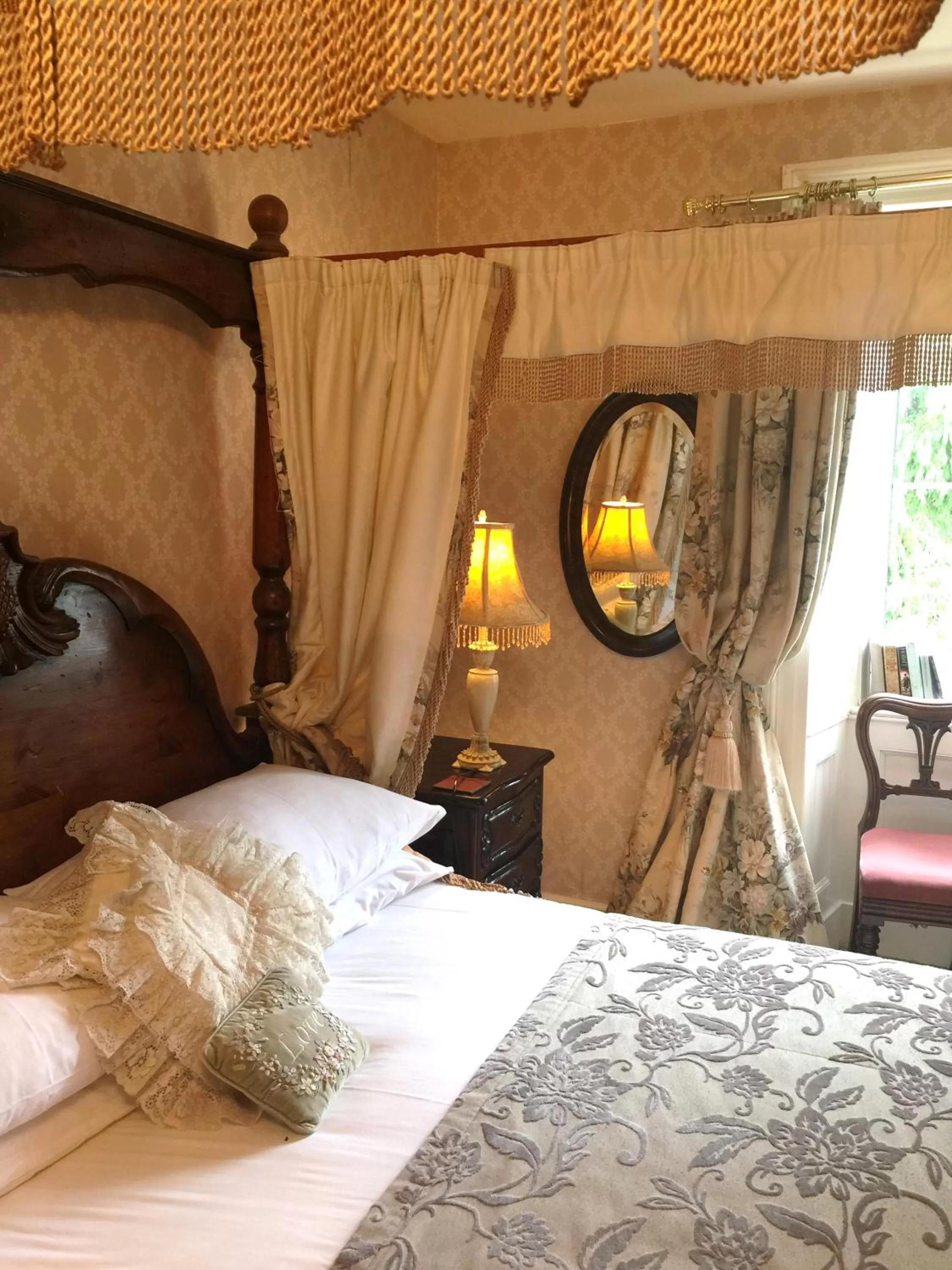 Photo of the whole room, Bed in Glyn Isa Country House B&B and self catering Lodge