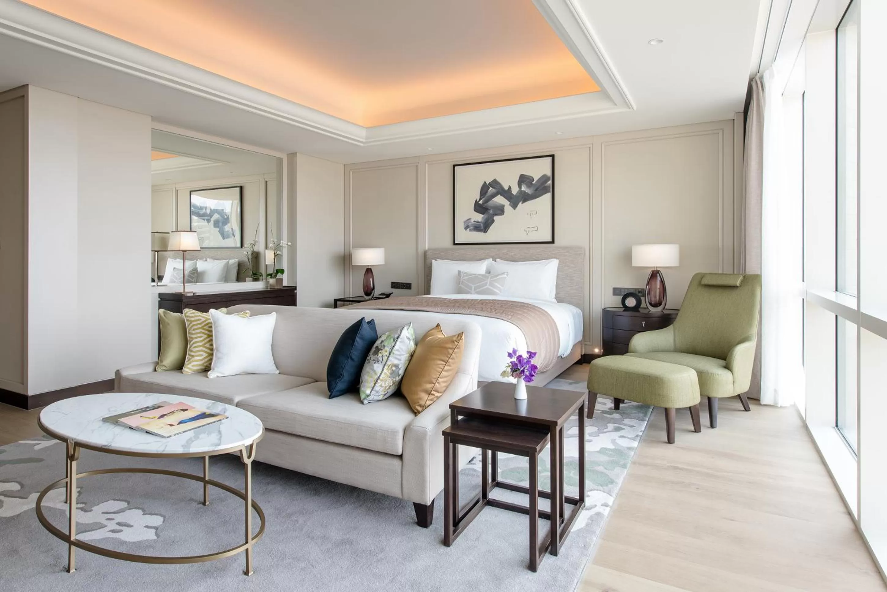 Photo of the whole room, Bed in Paradise City