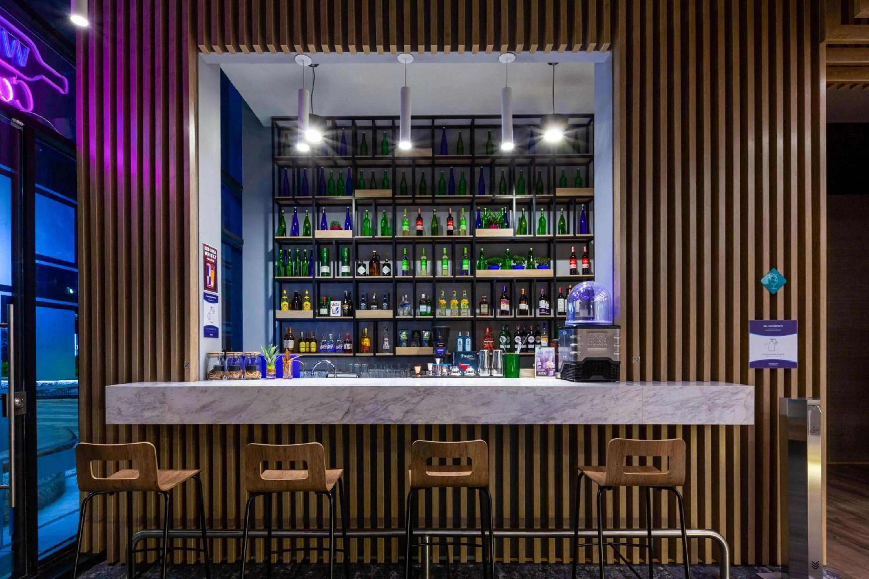 Lounge or bar in Hotel Distrito ZF By OxoHotel