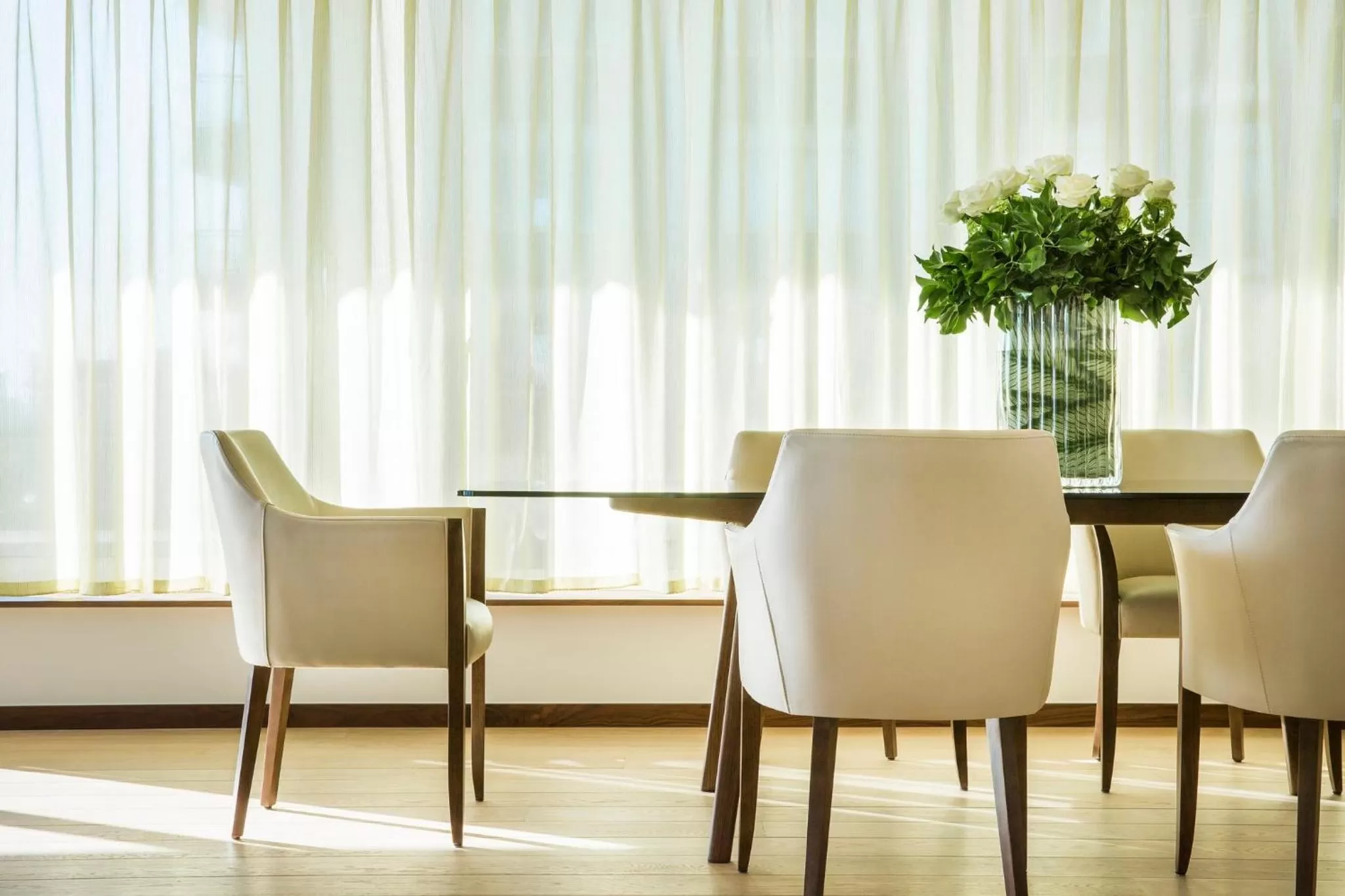 Photo of the whole room in COMO Metropolitan London