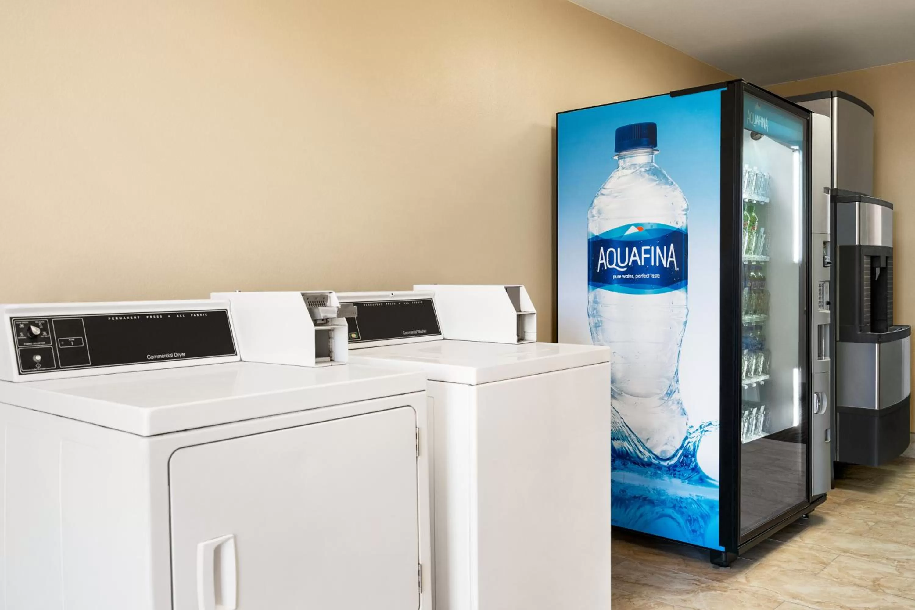 washing machine in Super 8 by Wyndham Liberal KS