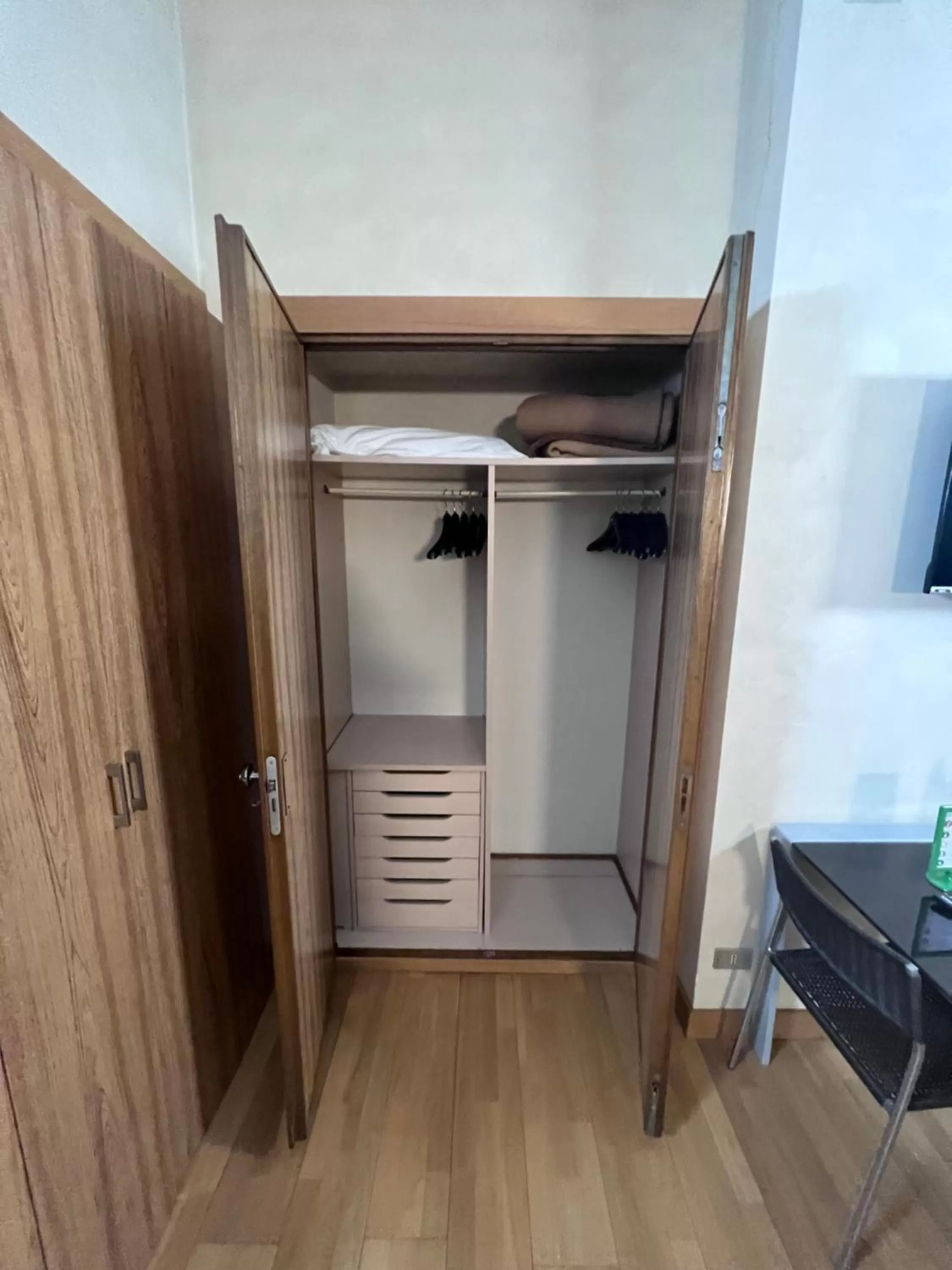 wardrobe in Residence Star