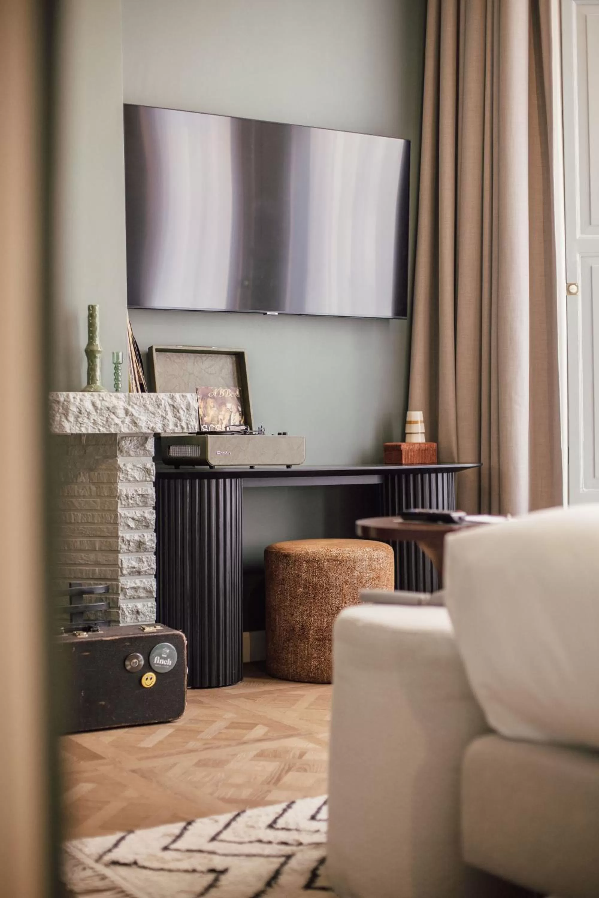 TV and multimedia in FINCH Boutique Hotel, downtown