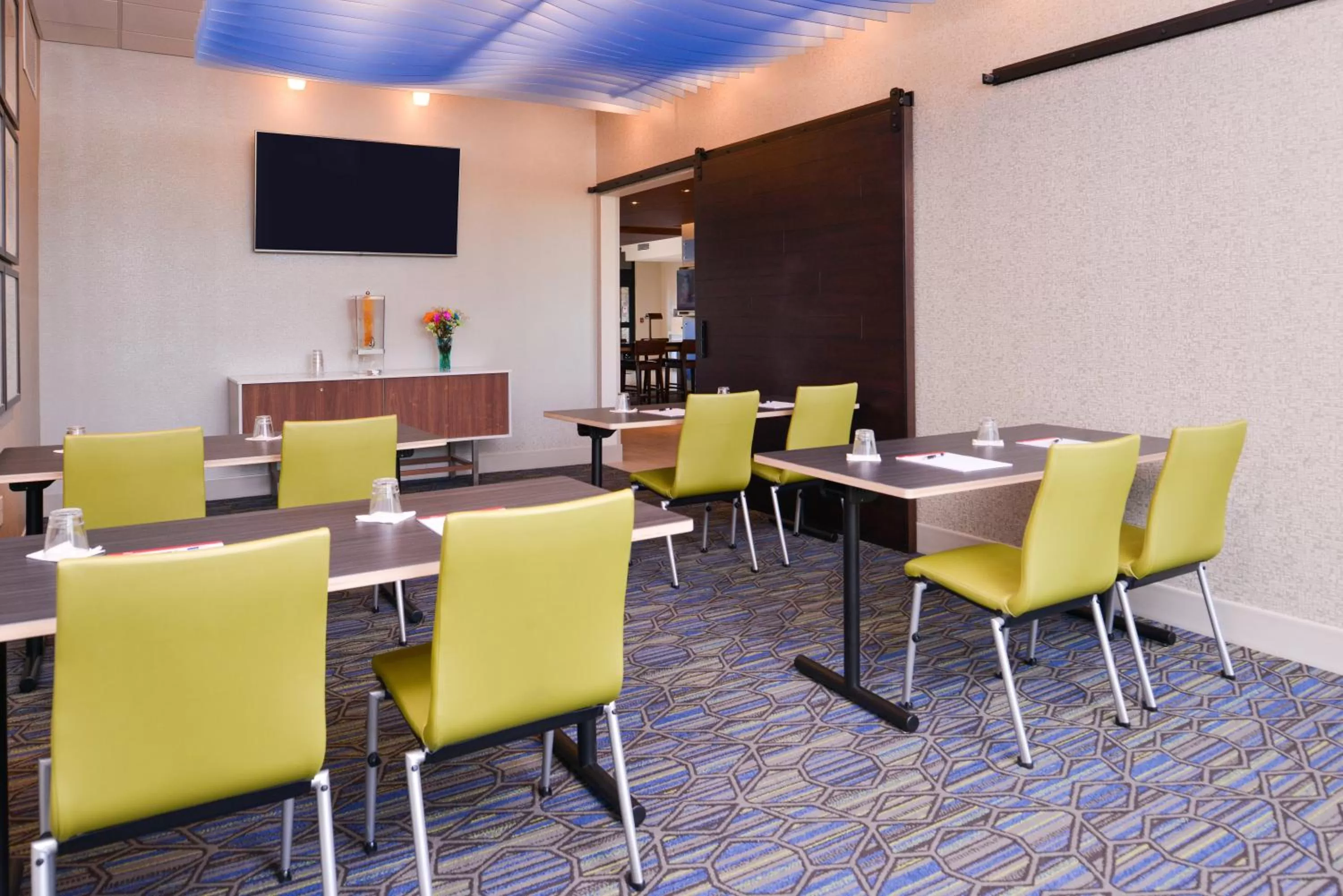 Meeting/conference room in Holiday Inn Express & Suites - Olathe West by IHG