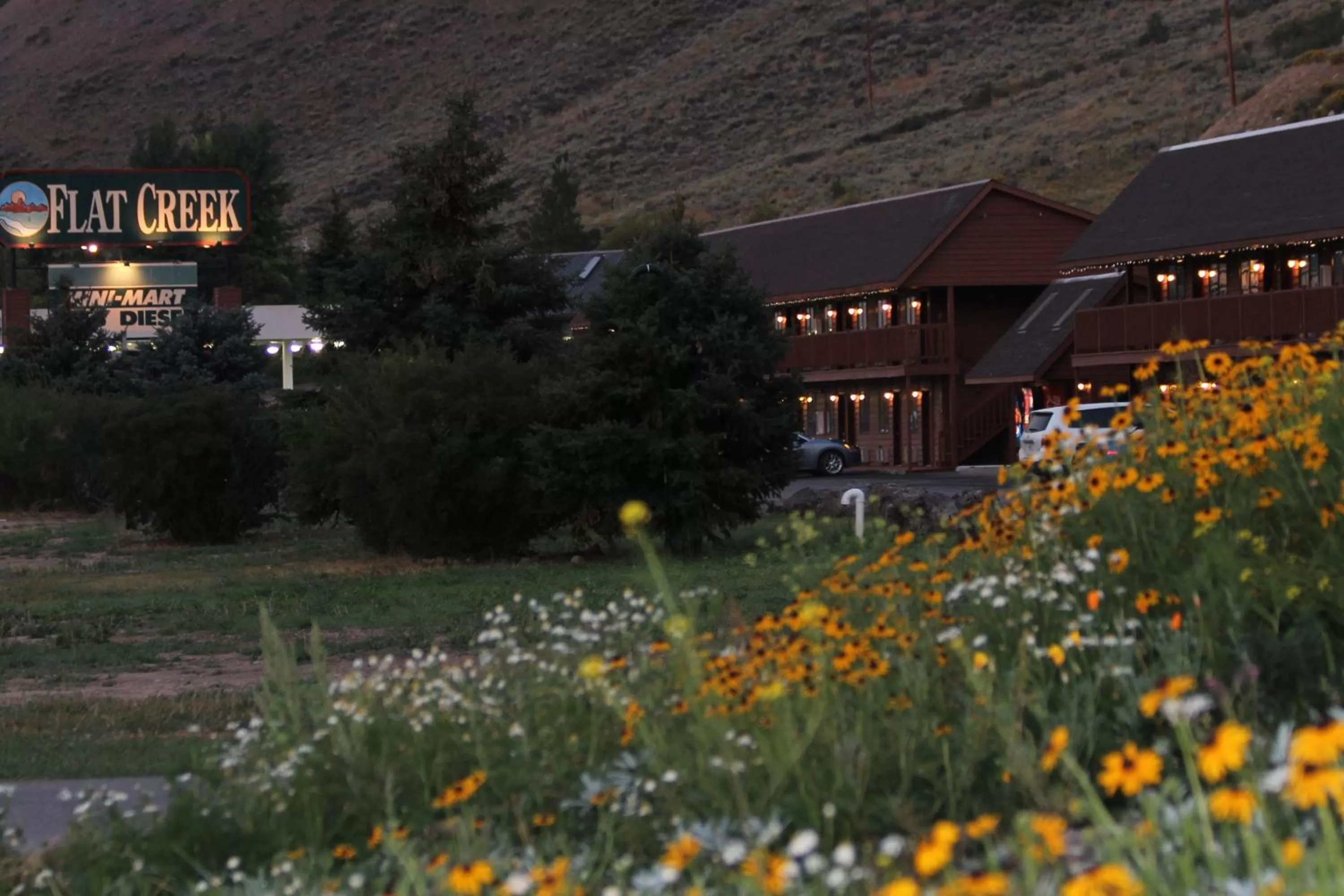 Facade/entrance in Flat Creek Inn