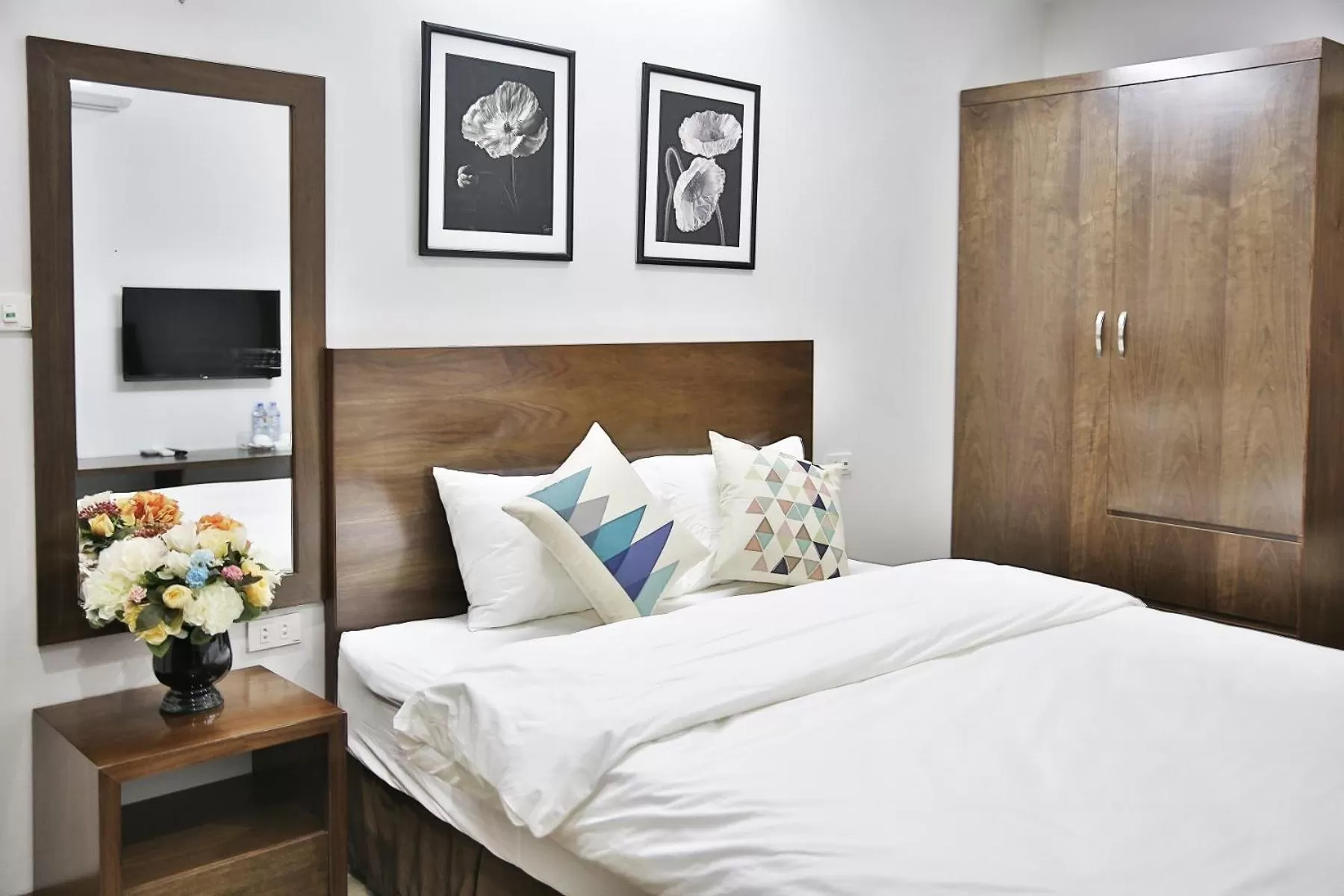 Bed in V House 6 Serviced Apartment