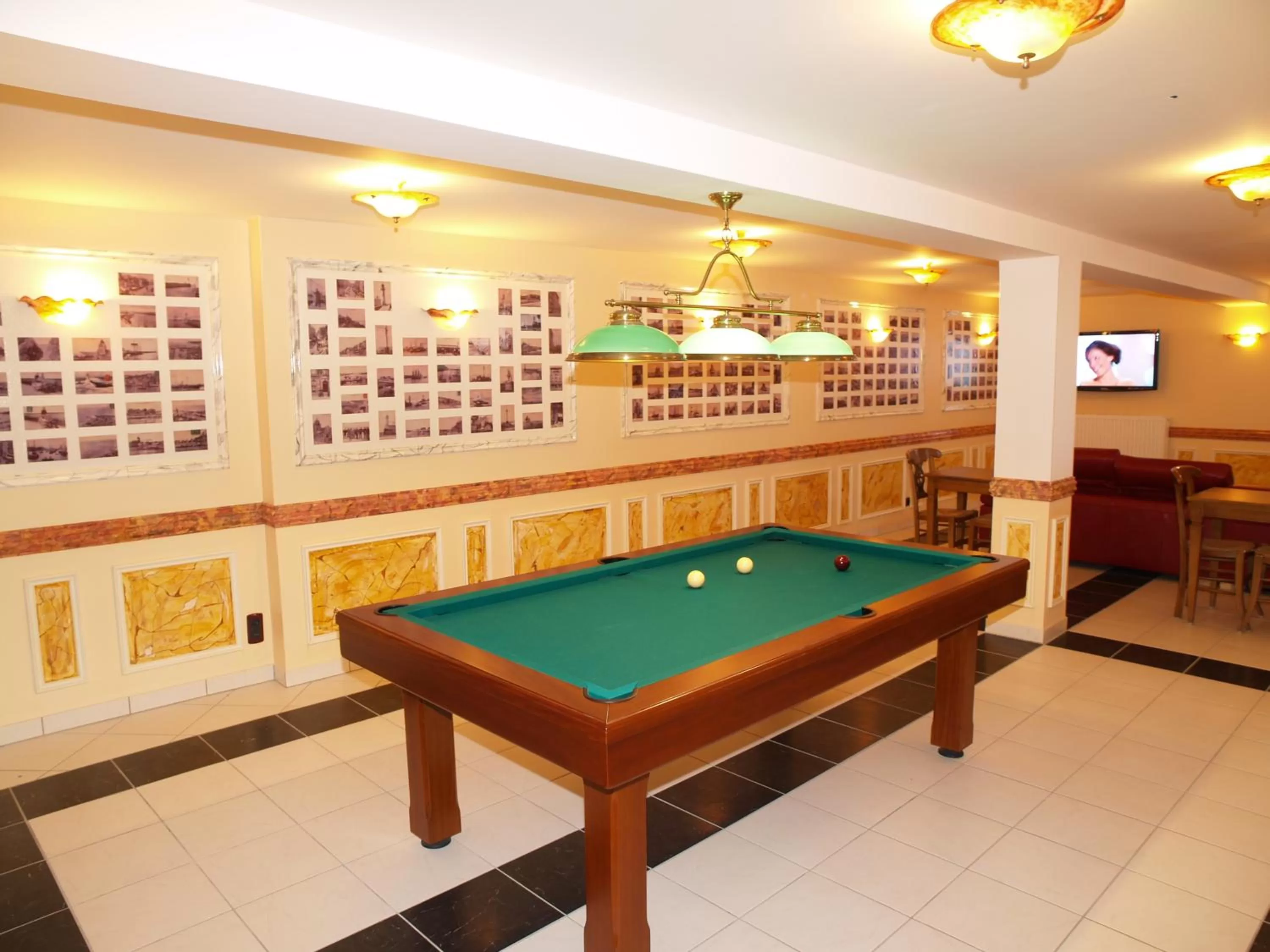 Billiard in Hôtel De Calais