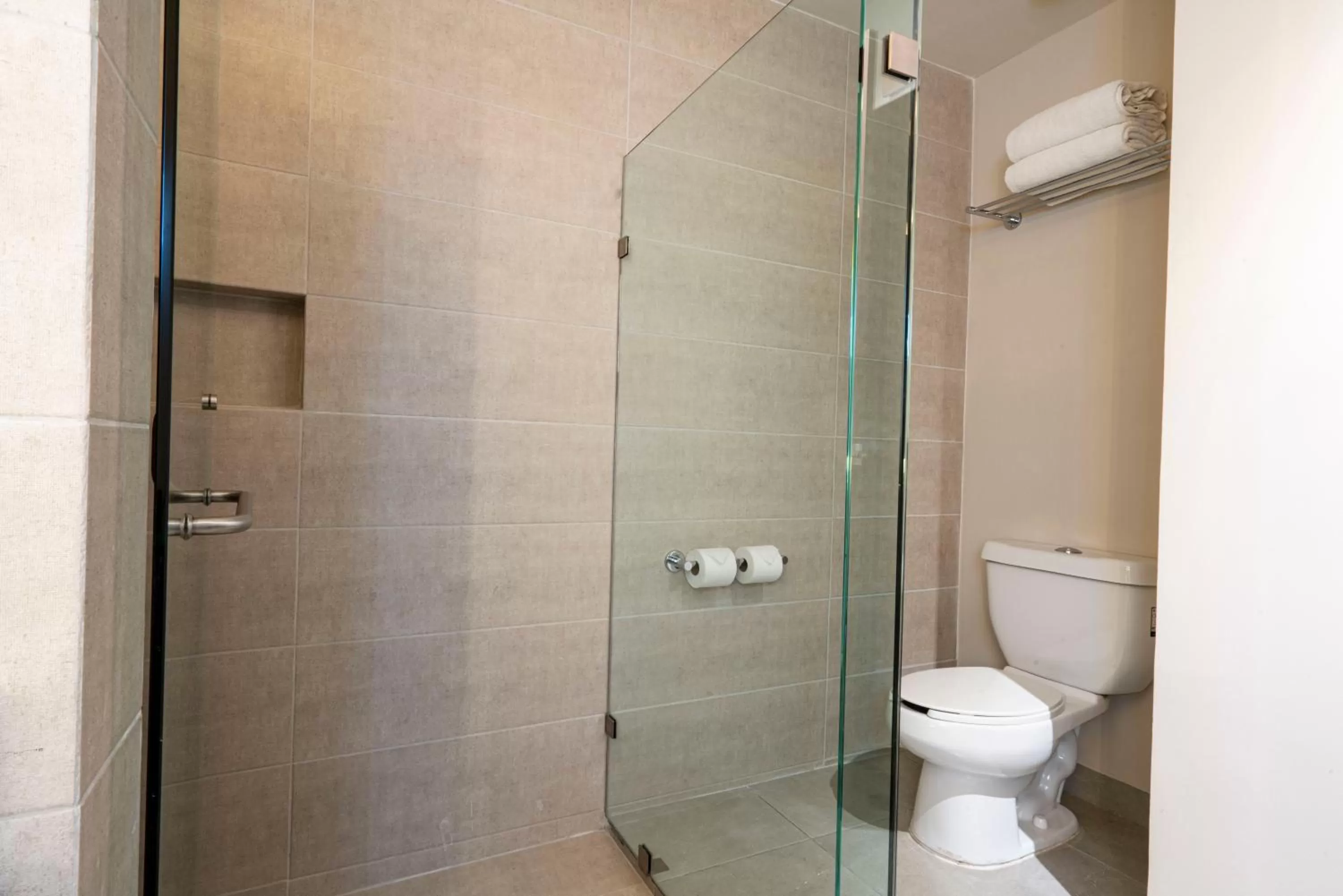 Shower in Best Western Plus Riviera Veracruz