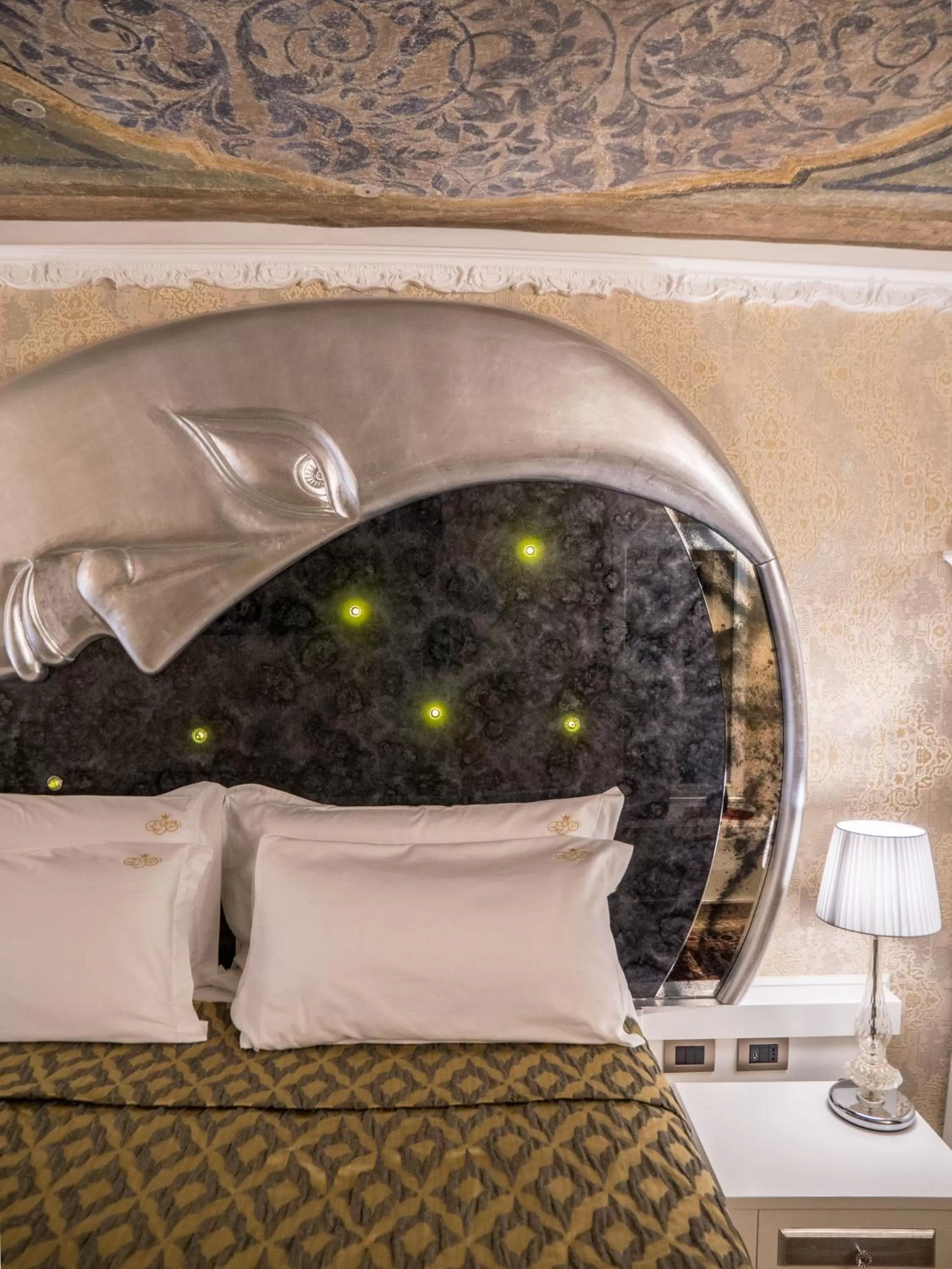 Bed in EGO' Boutique Hotel - The Silk Road