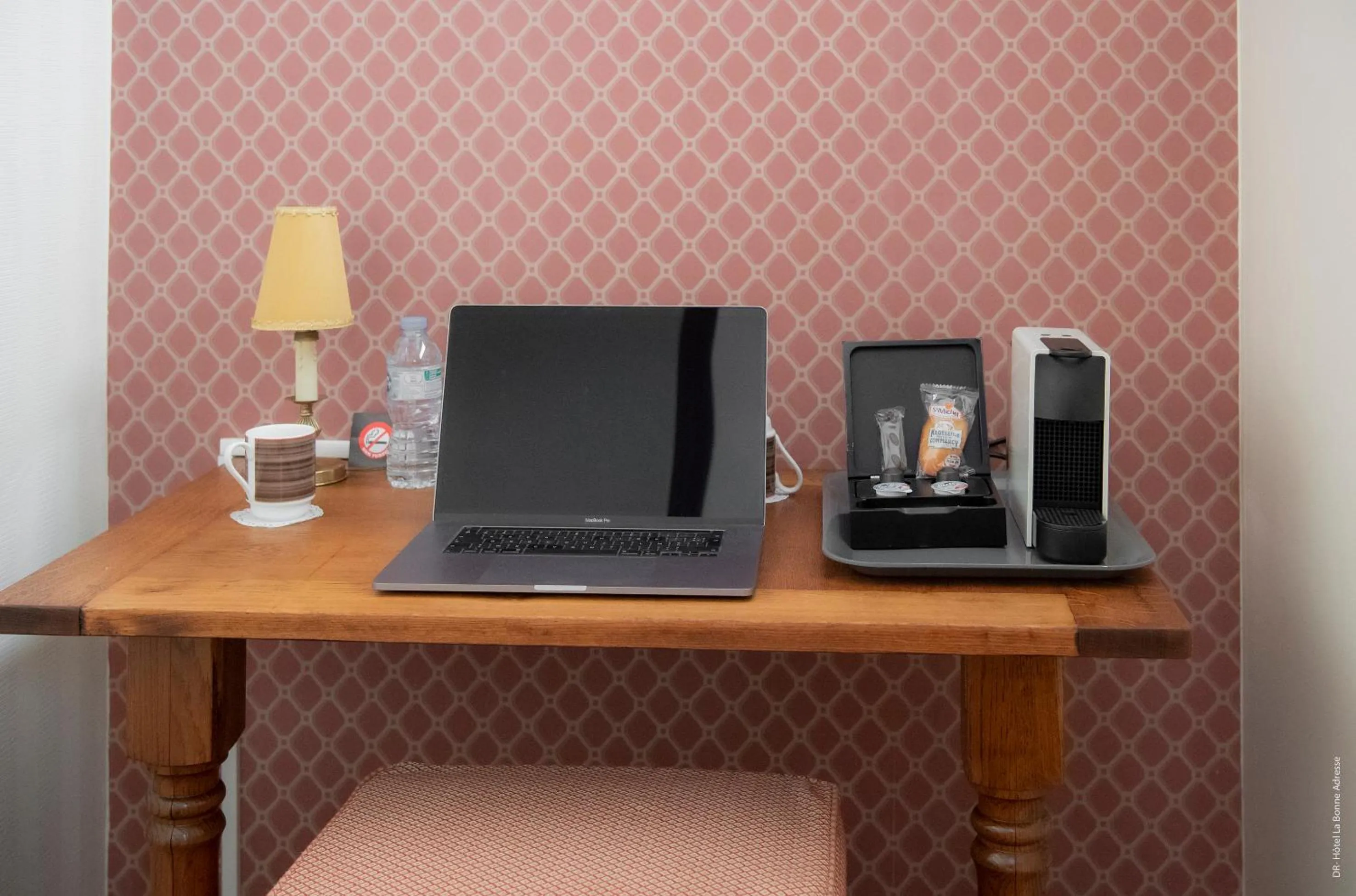 Seating area in Hotel de Charme La Bonne Adresse - Logis hotels