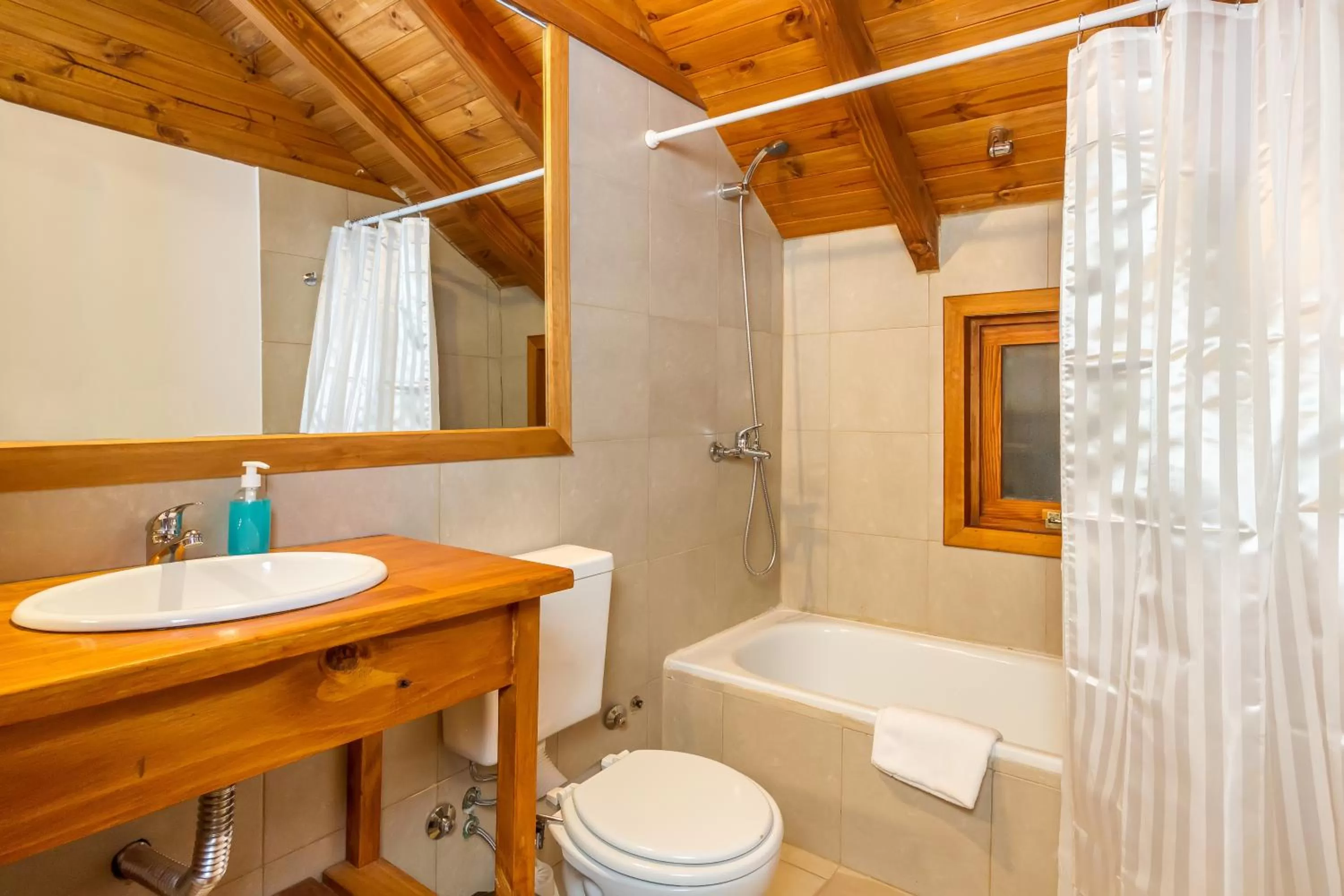 Bathroom in Arbolar, Casas de Montaña- Piscina climatizada