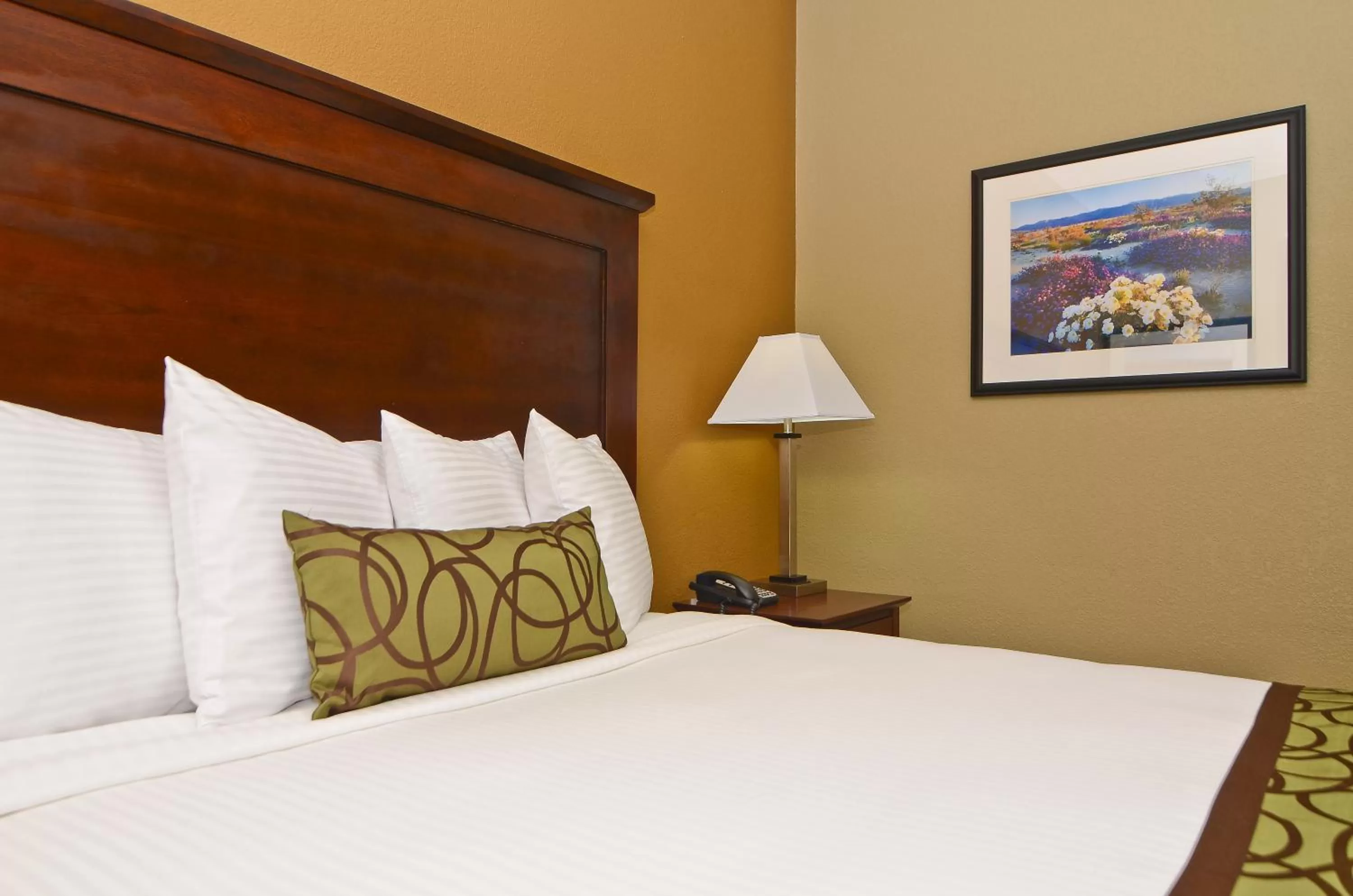 Two-Bedroom Queen Suite - Non-Smoking in Best Western California City Inn & Suites