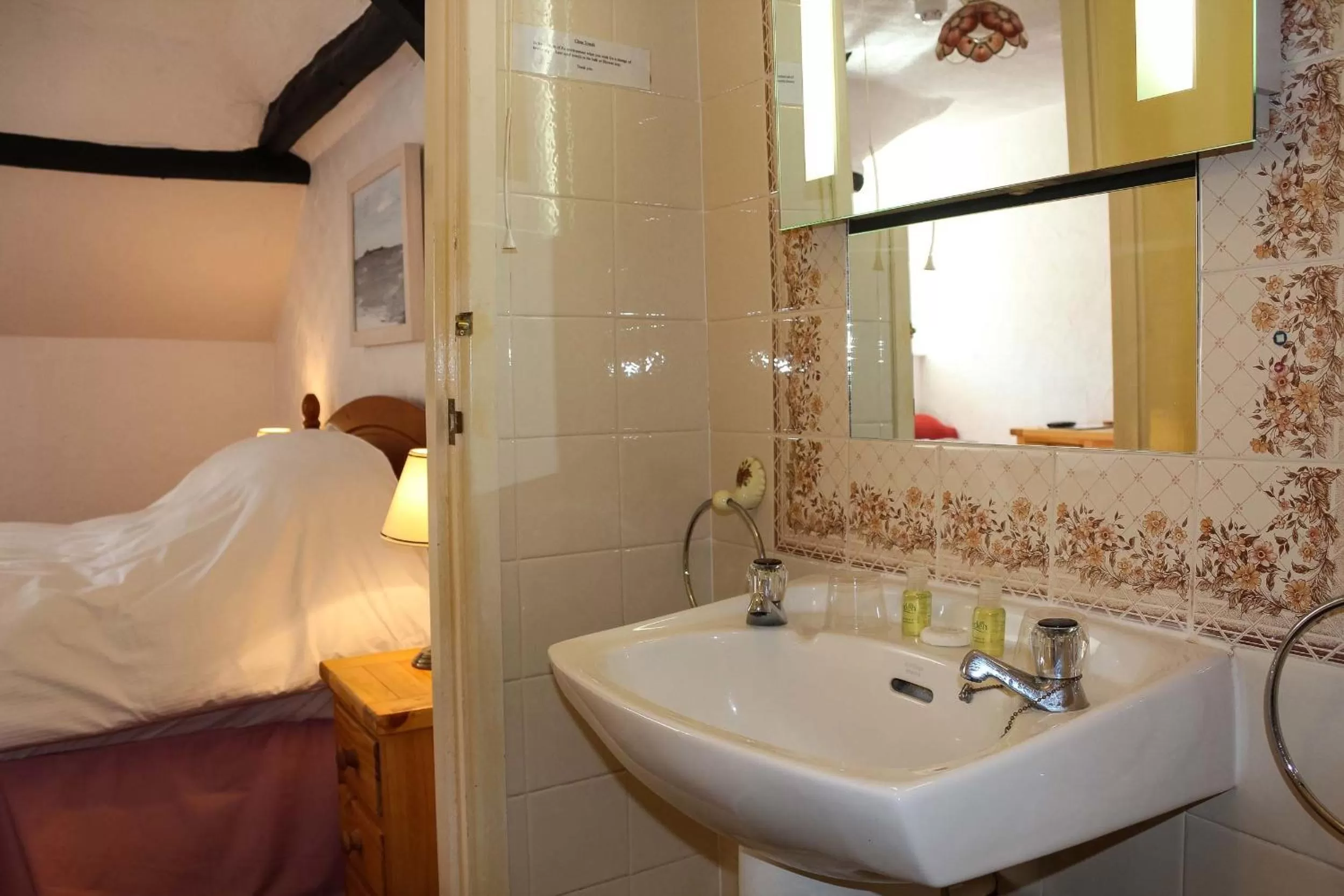 Bathroom, Bed in Kersbrook Guest Accommodation