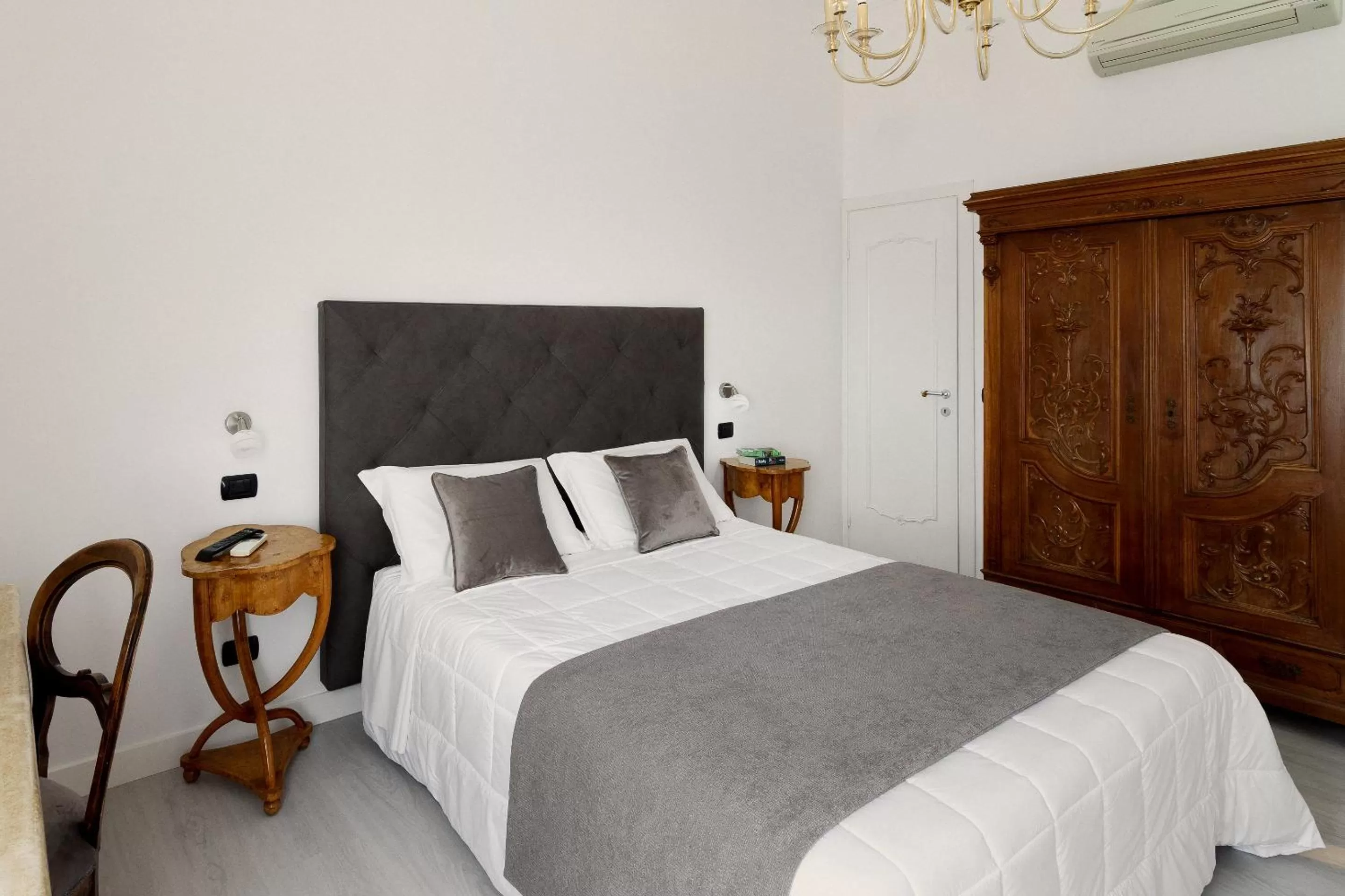 Photo of the whole room, Bed in Hotel Berna