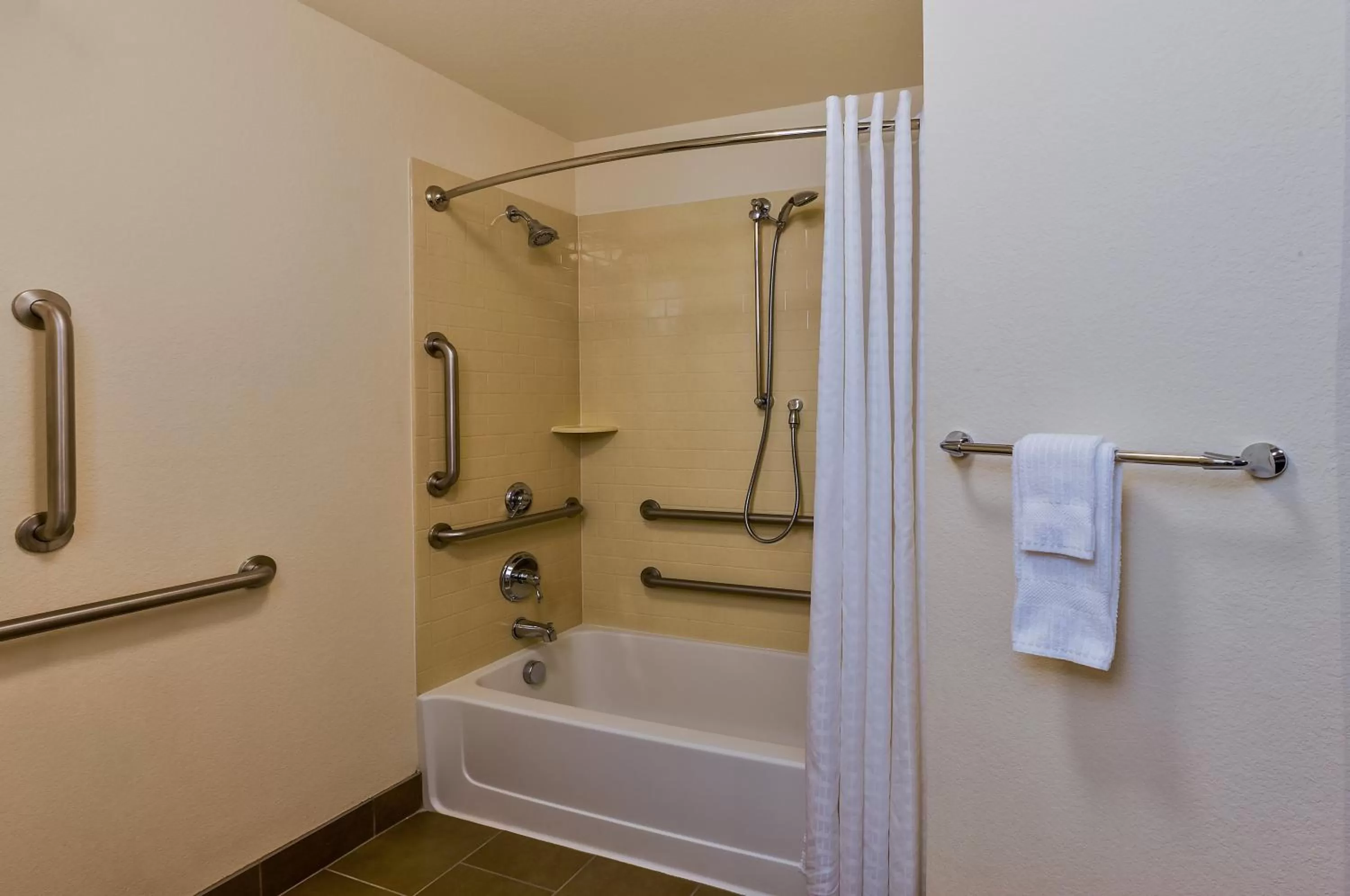 Deluxe Queen Studio - Hearing Accessible/Non-Smoking in Candlewood Suites Tucson, an IHG Hotel
