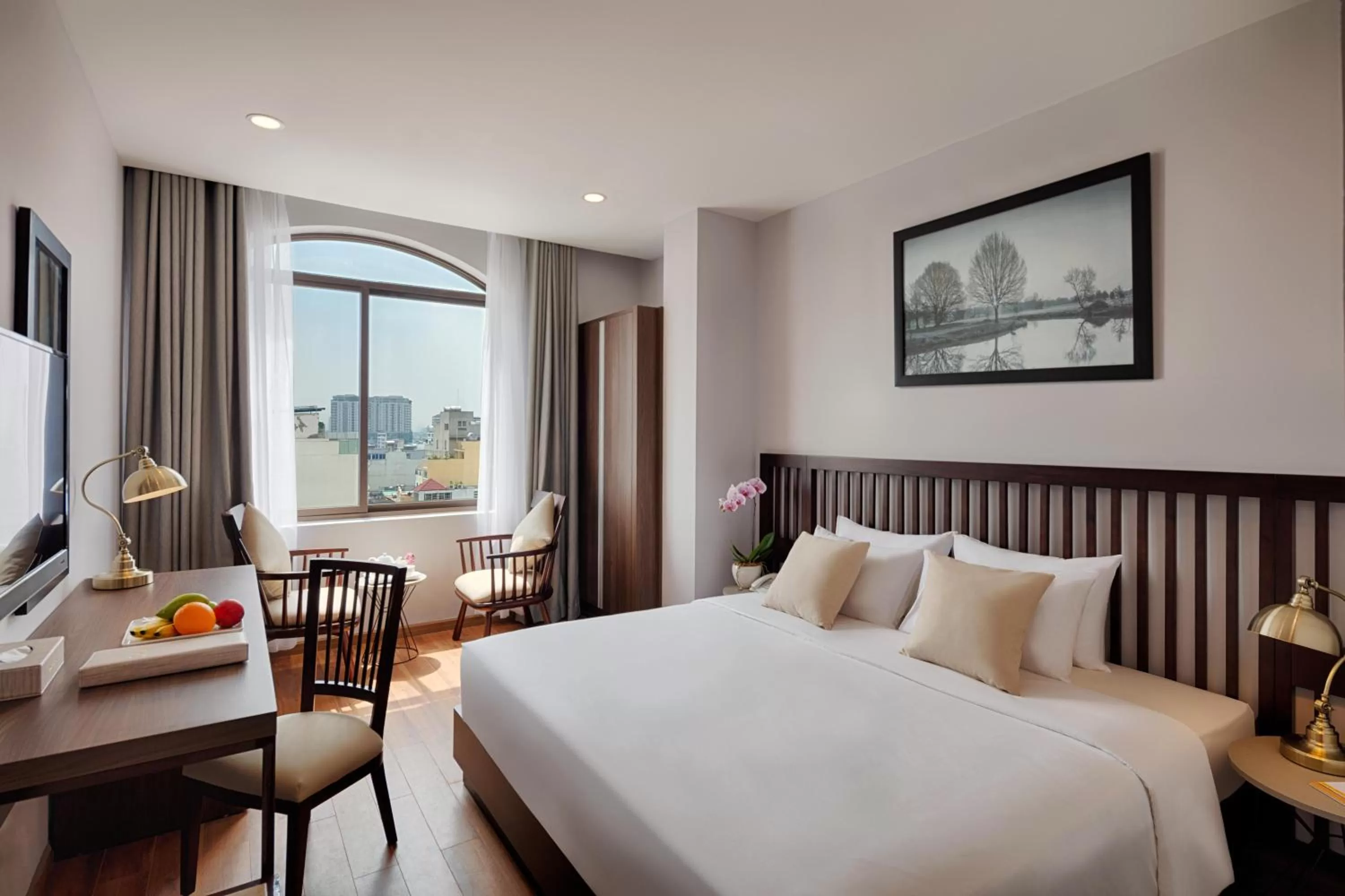 Bed in Happy Life Grand Hotel & Rooftop Skybar