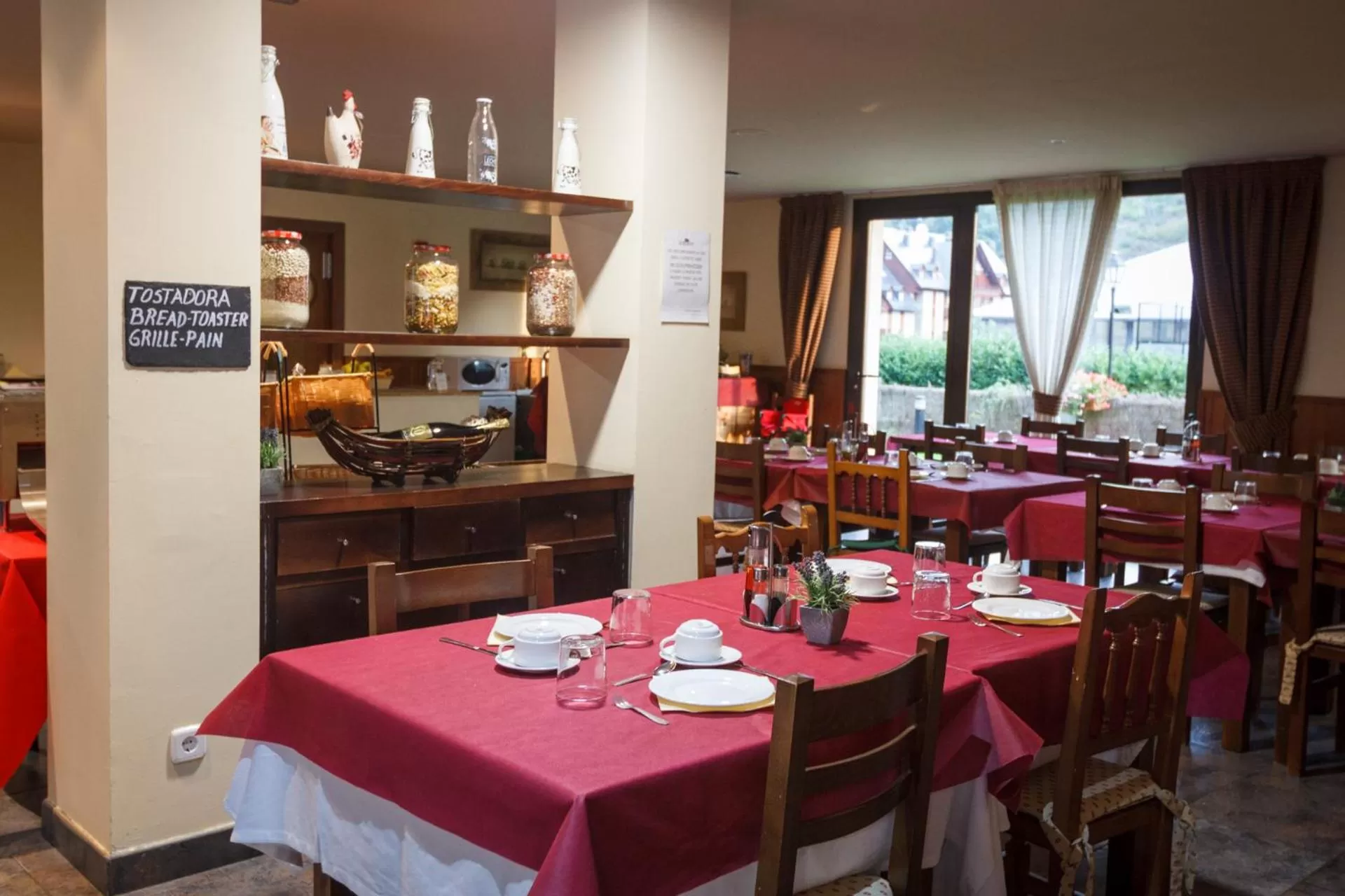 Restaurant/places to eat in Aparthotel La Vall Blanca