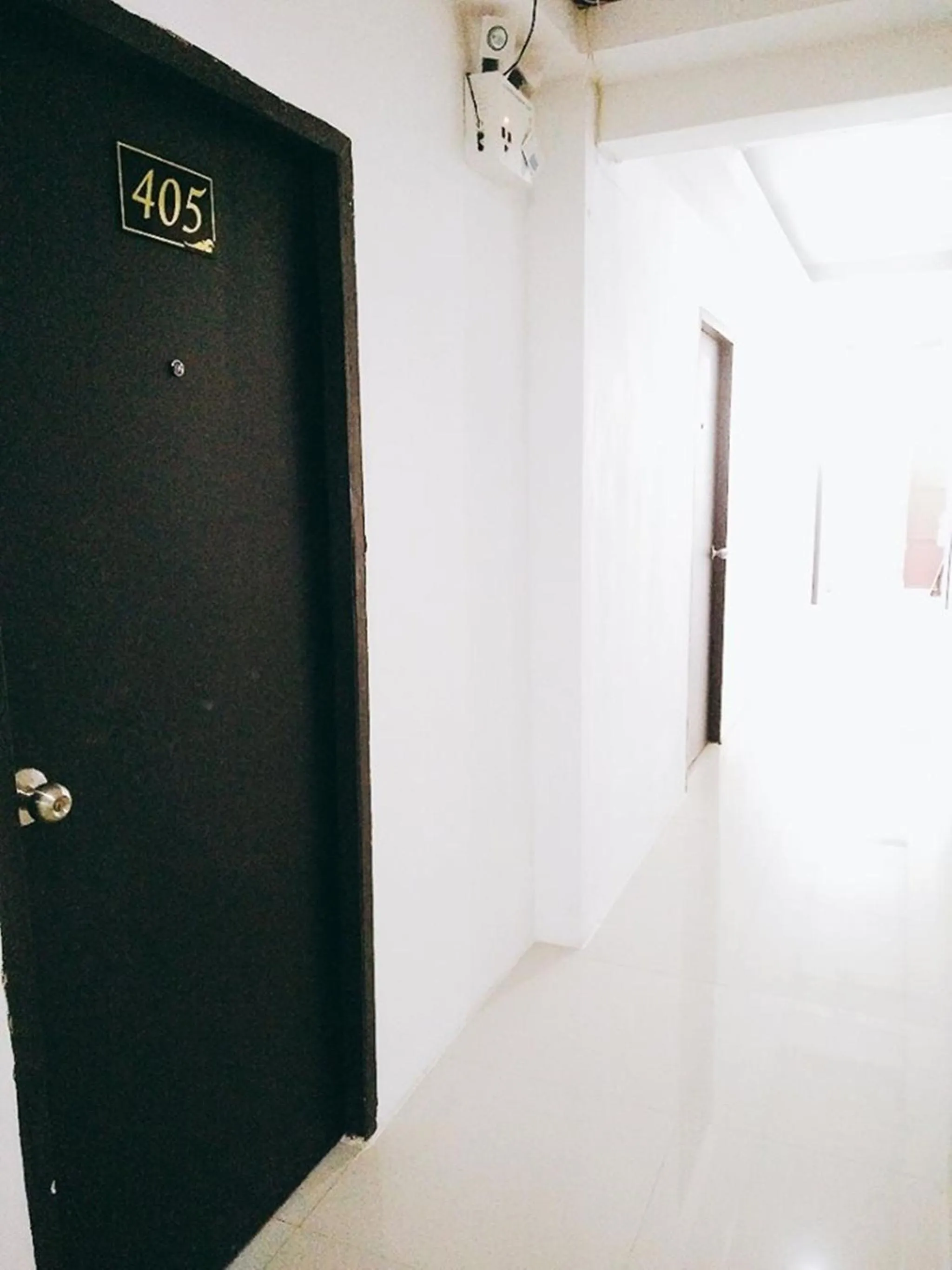 Property building in Boomerang Inn