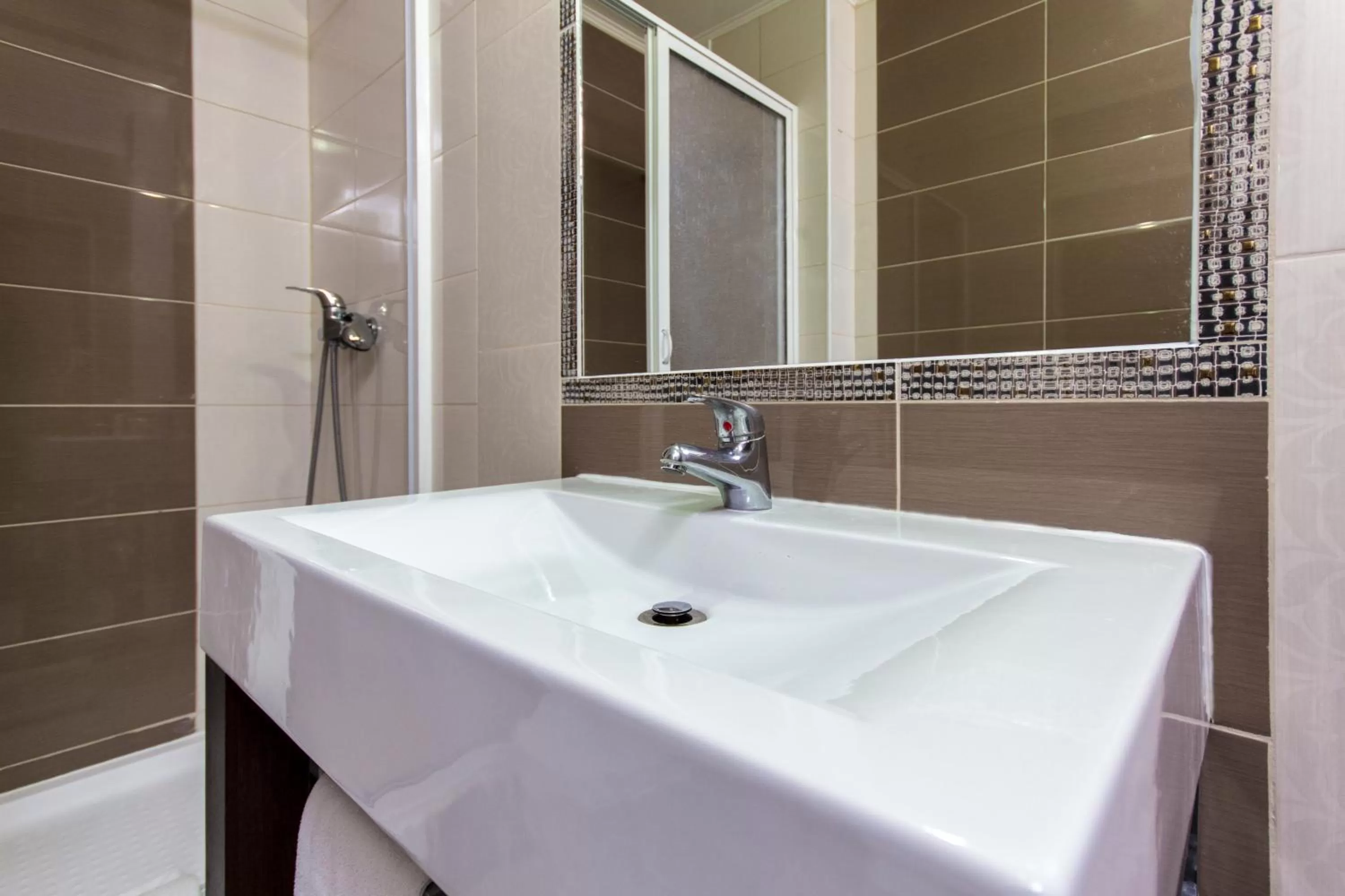 Bathroom in Choromar Apartments